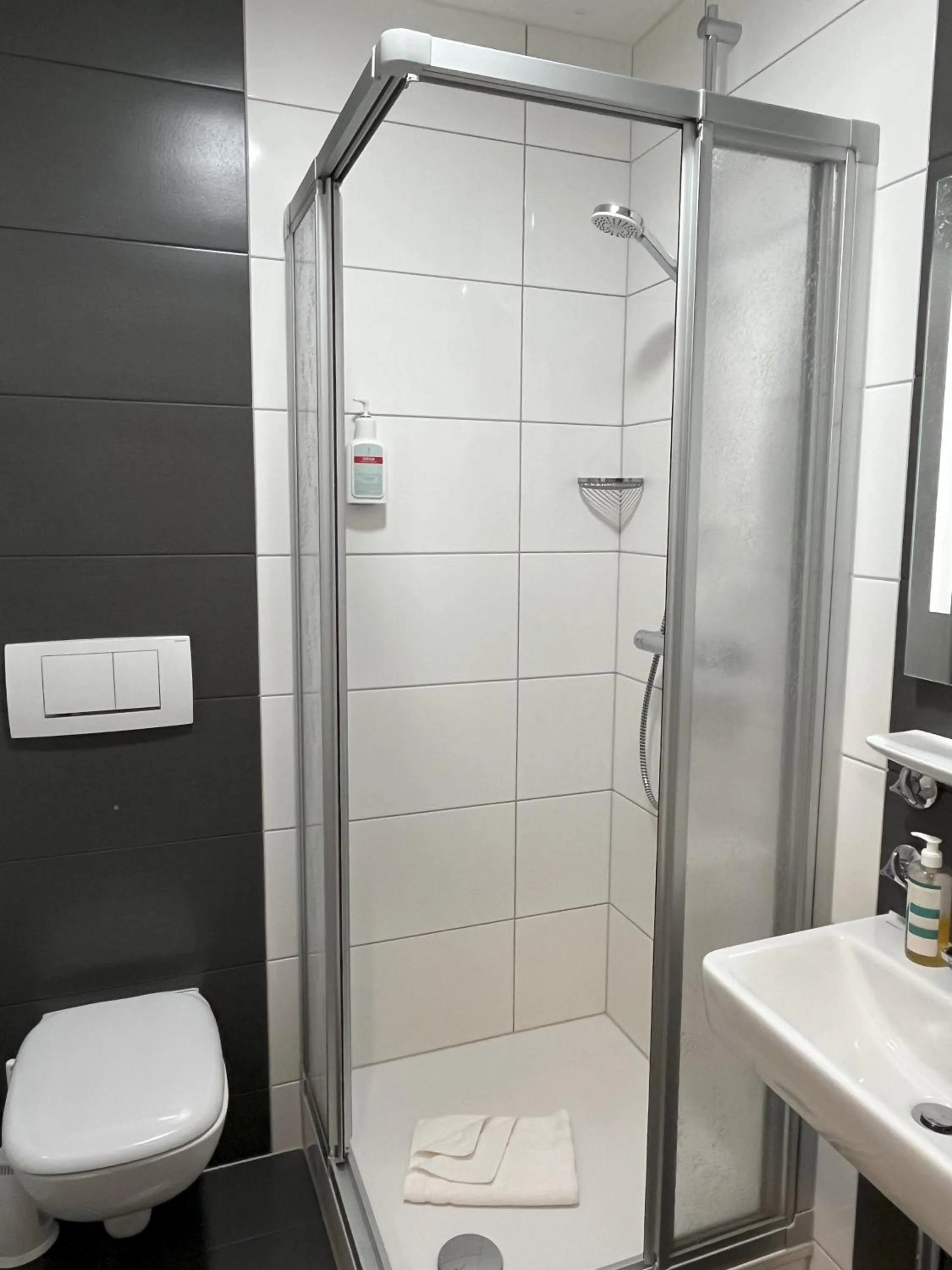 Shower in Hotel am Steinertsee - Kassel-Ost