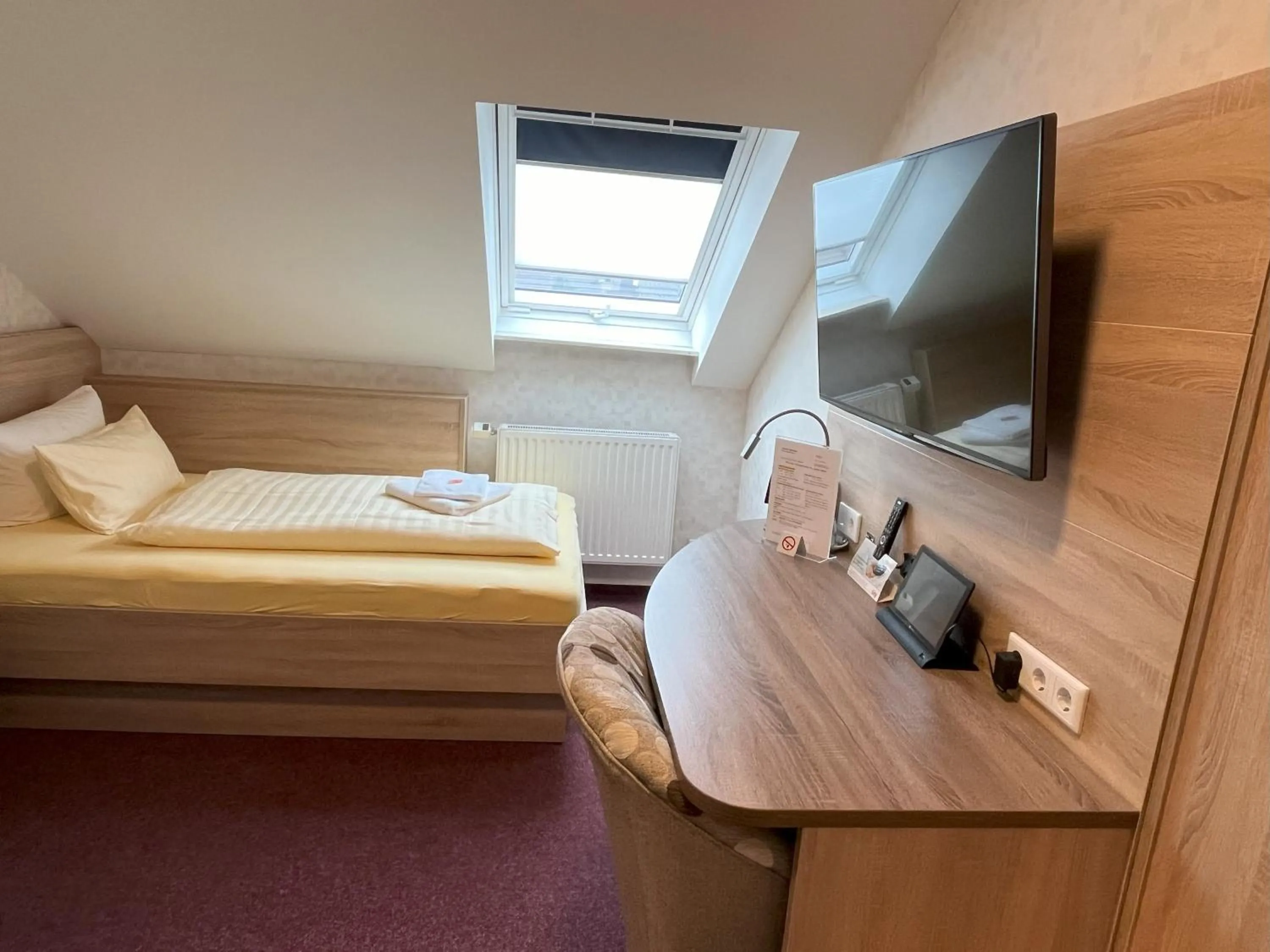 Bed in Hotel am Steinertsee - Kassel-Ost