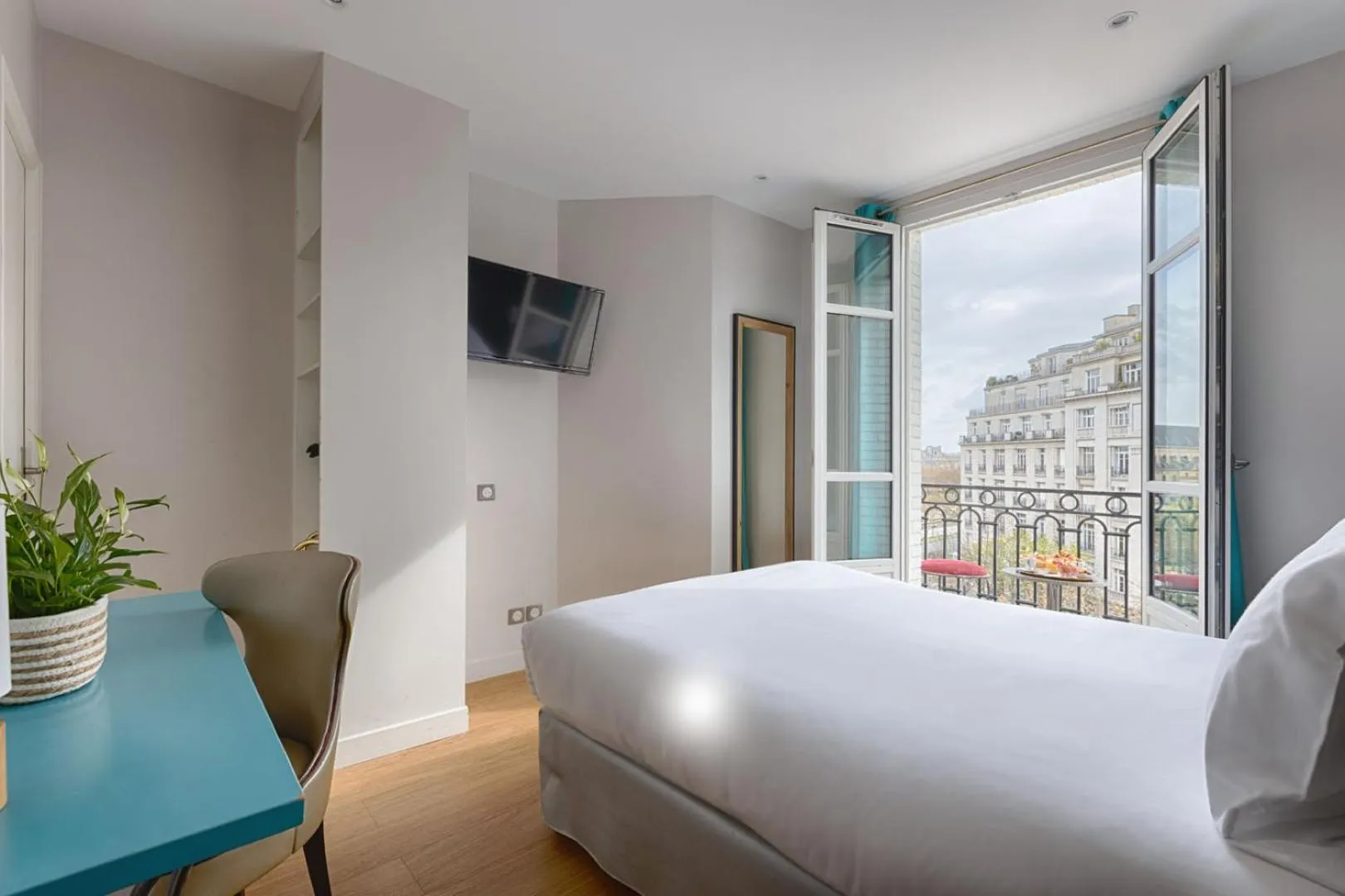 Bedroom, Bed in Hotel de France Invalides