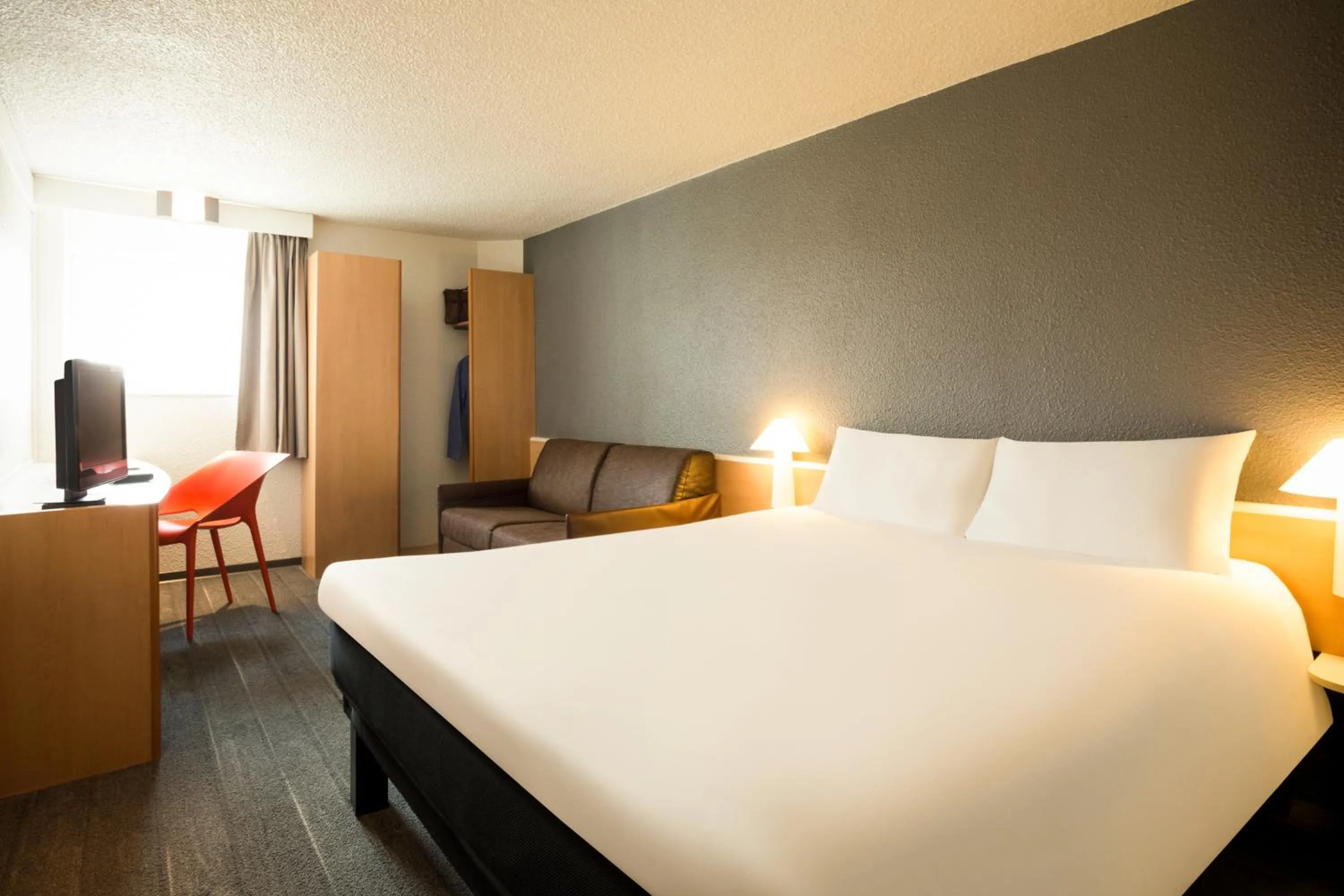 Bed in Ibis Orly Chevilly Tram 7