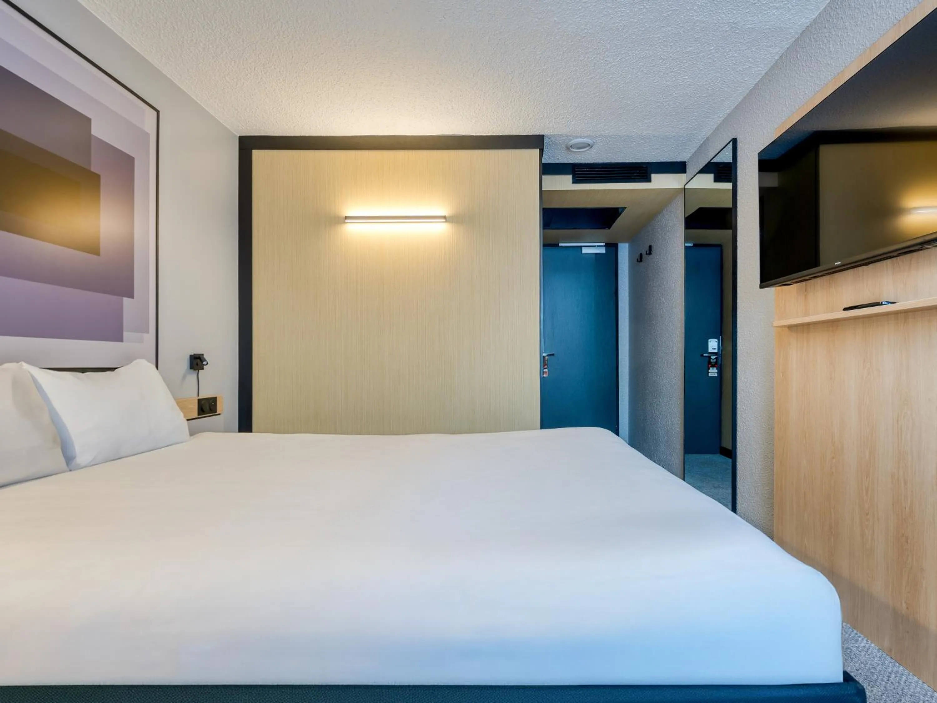 Bed in Ibis Orly Chevilly Tram 7