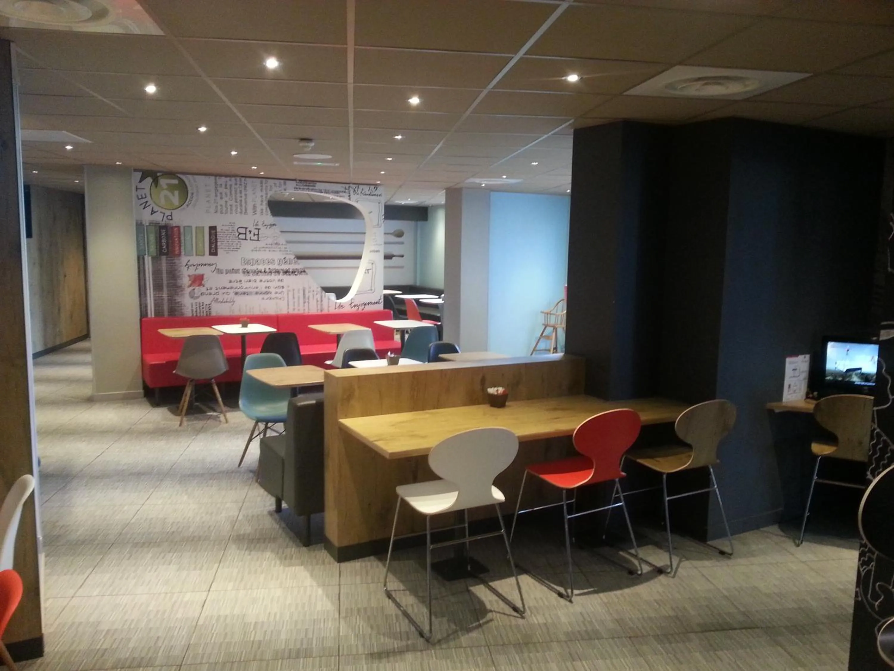 Restaurant/places to eat in Ibis Orly Chevilly Tram 7