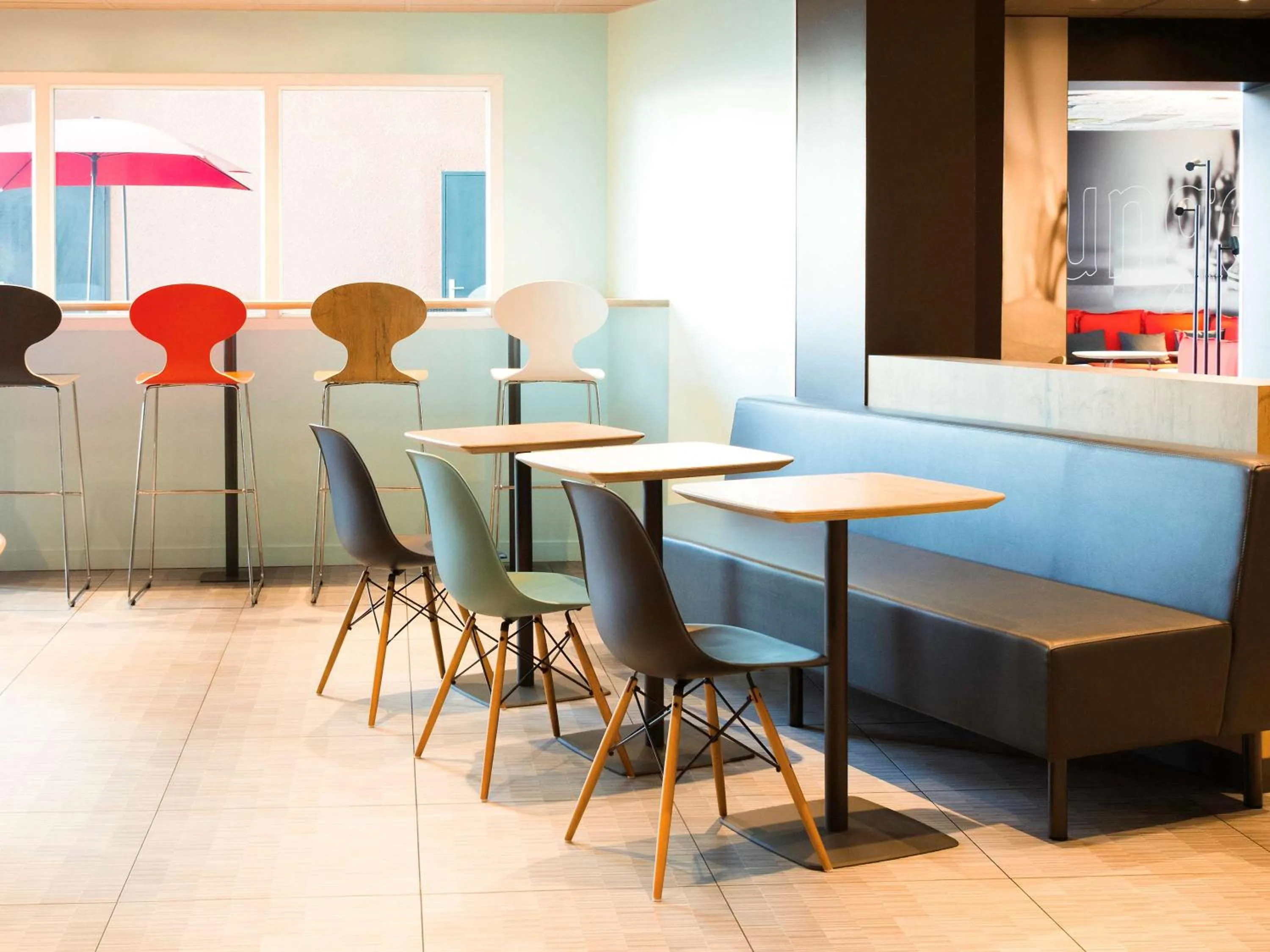 Restaurant/places to eat in Ibis Orly Chevilly Tram 7