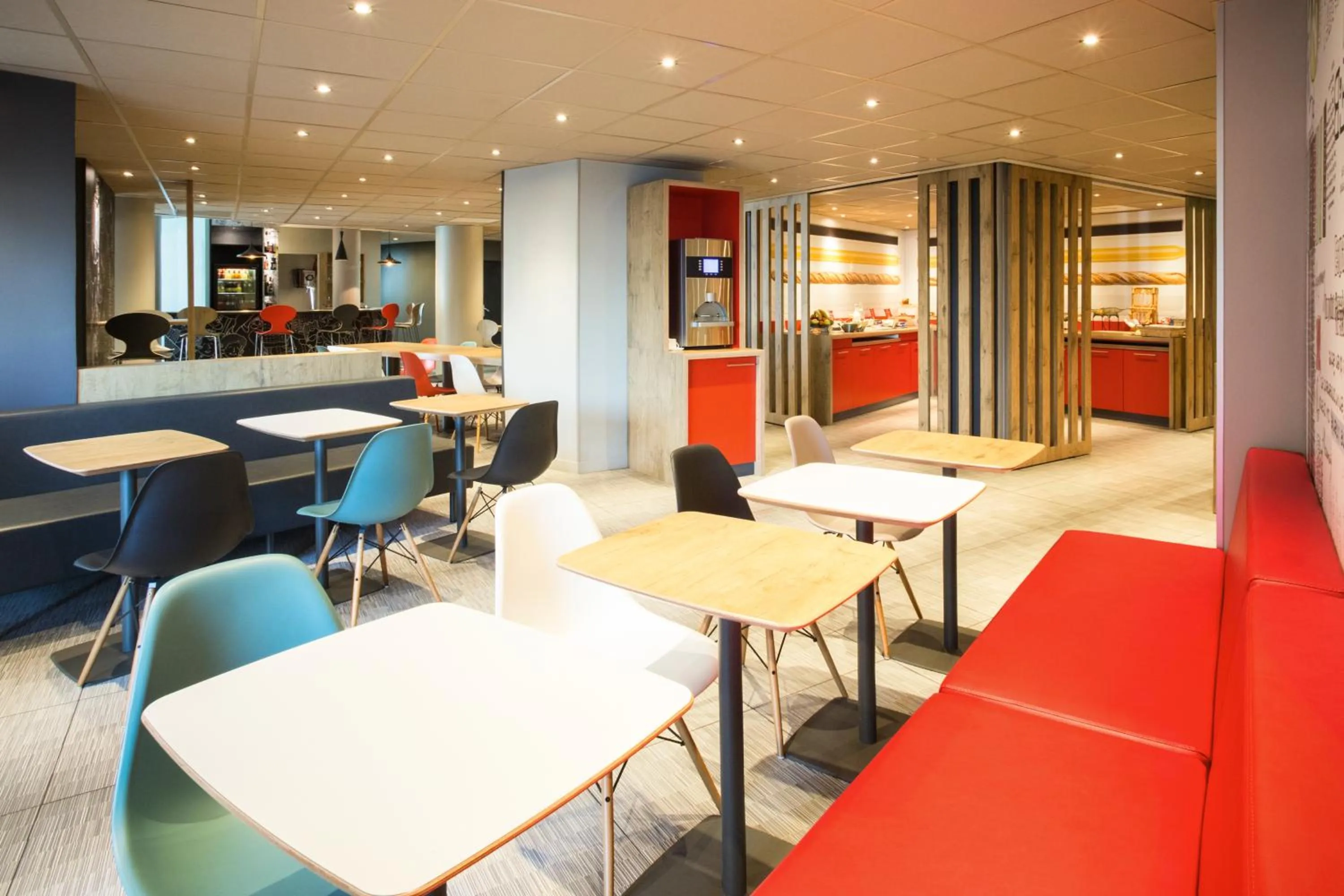 Restaurant/places to eat in Ibis Orly Chevilly Tram 7