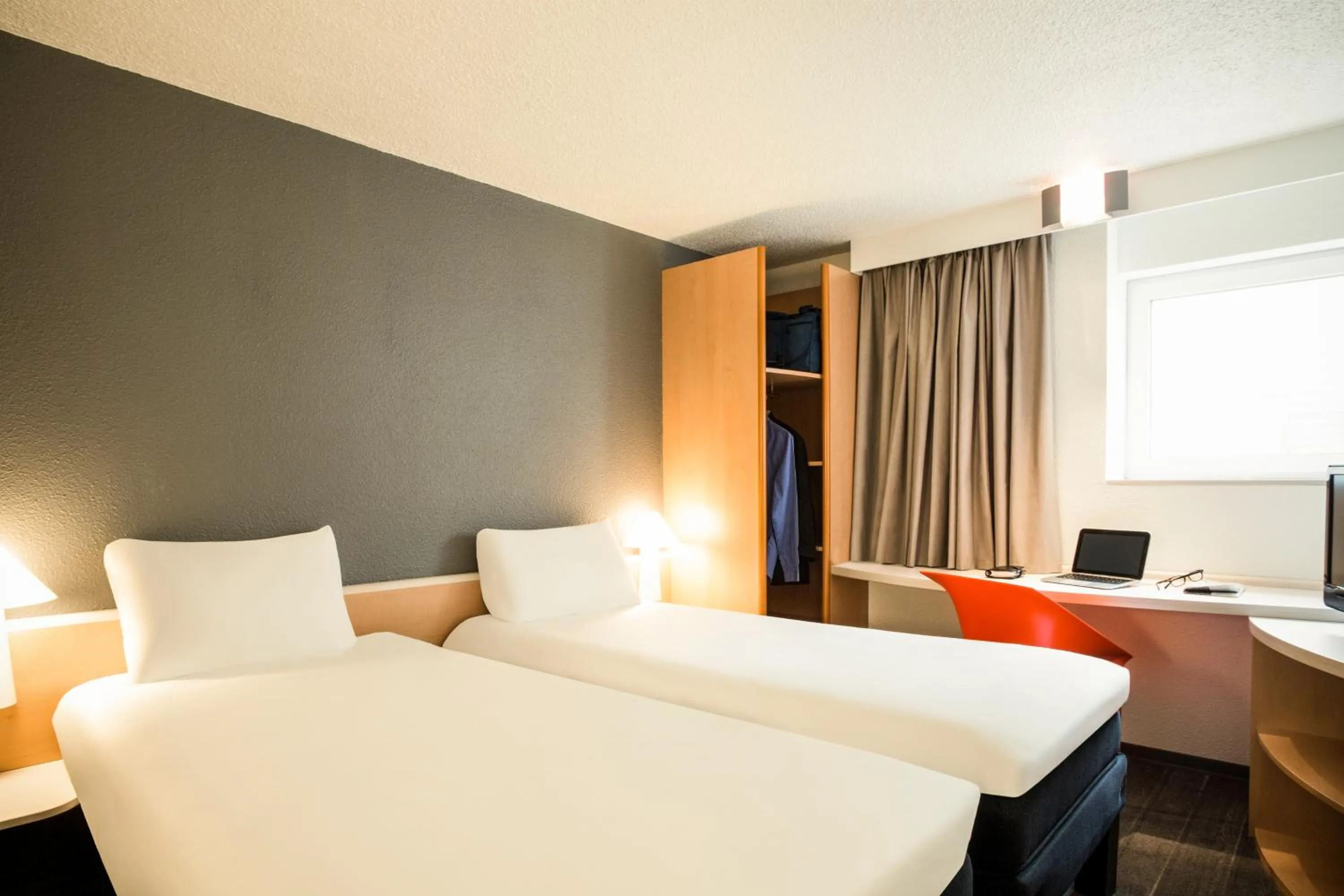 Bed in Ibis Orly Chevilly Tram 7