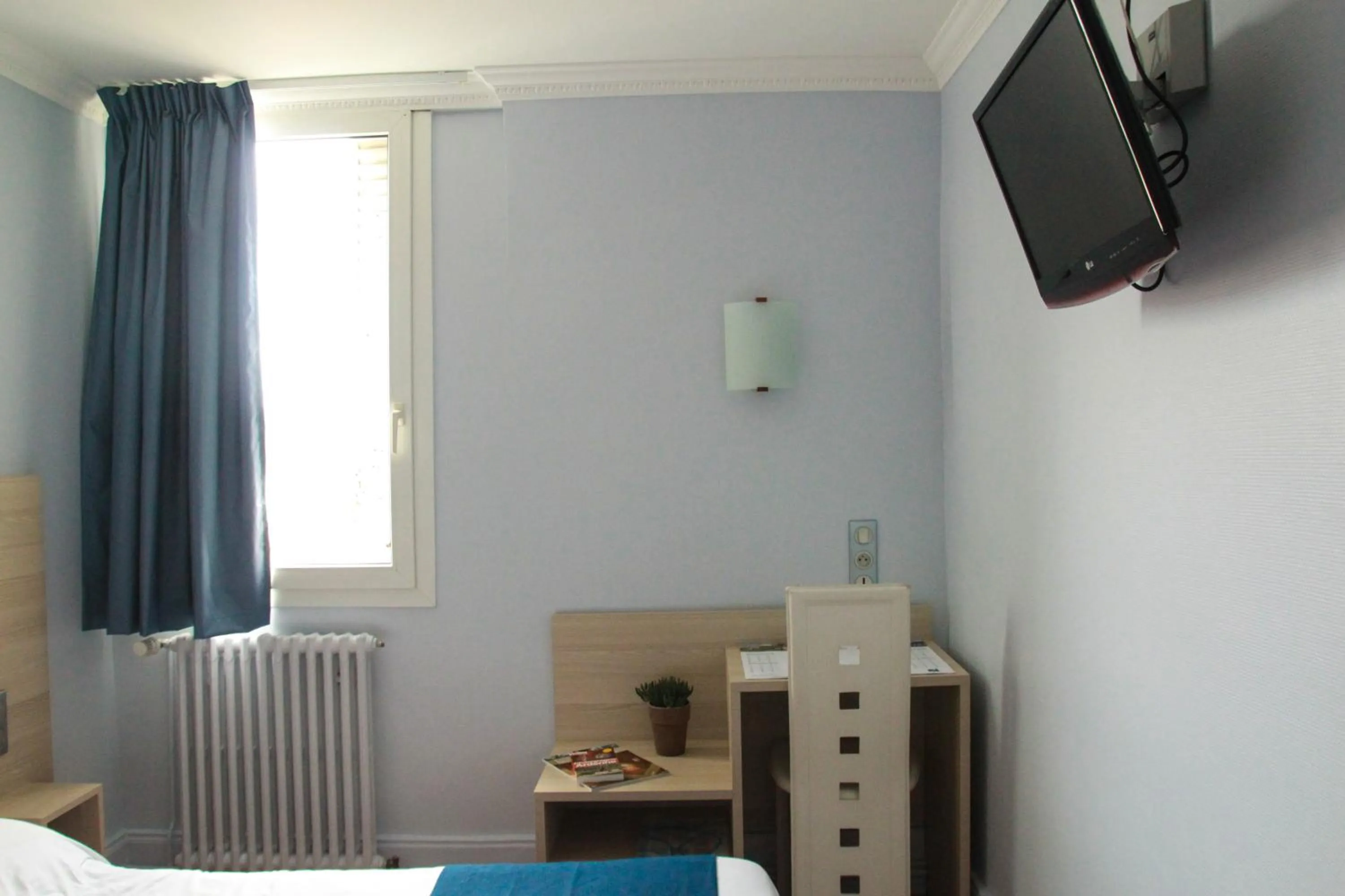 Bedroom in Hôtel De La Cathédrale