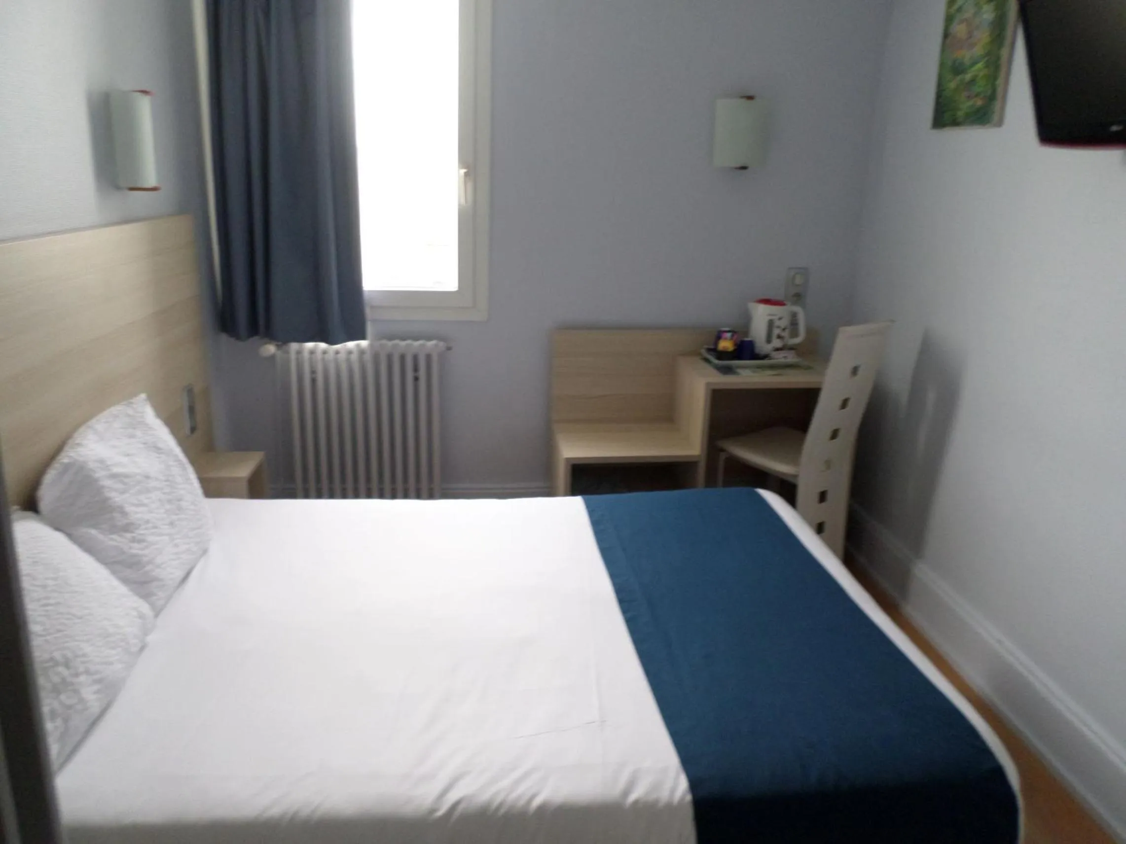 Bedroom, Bed in Hôtel De La Cathédrale