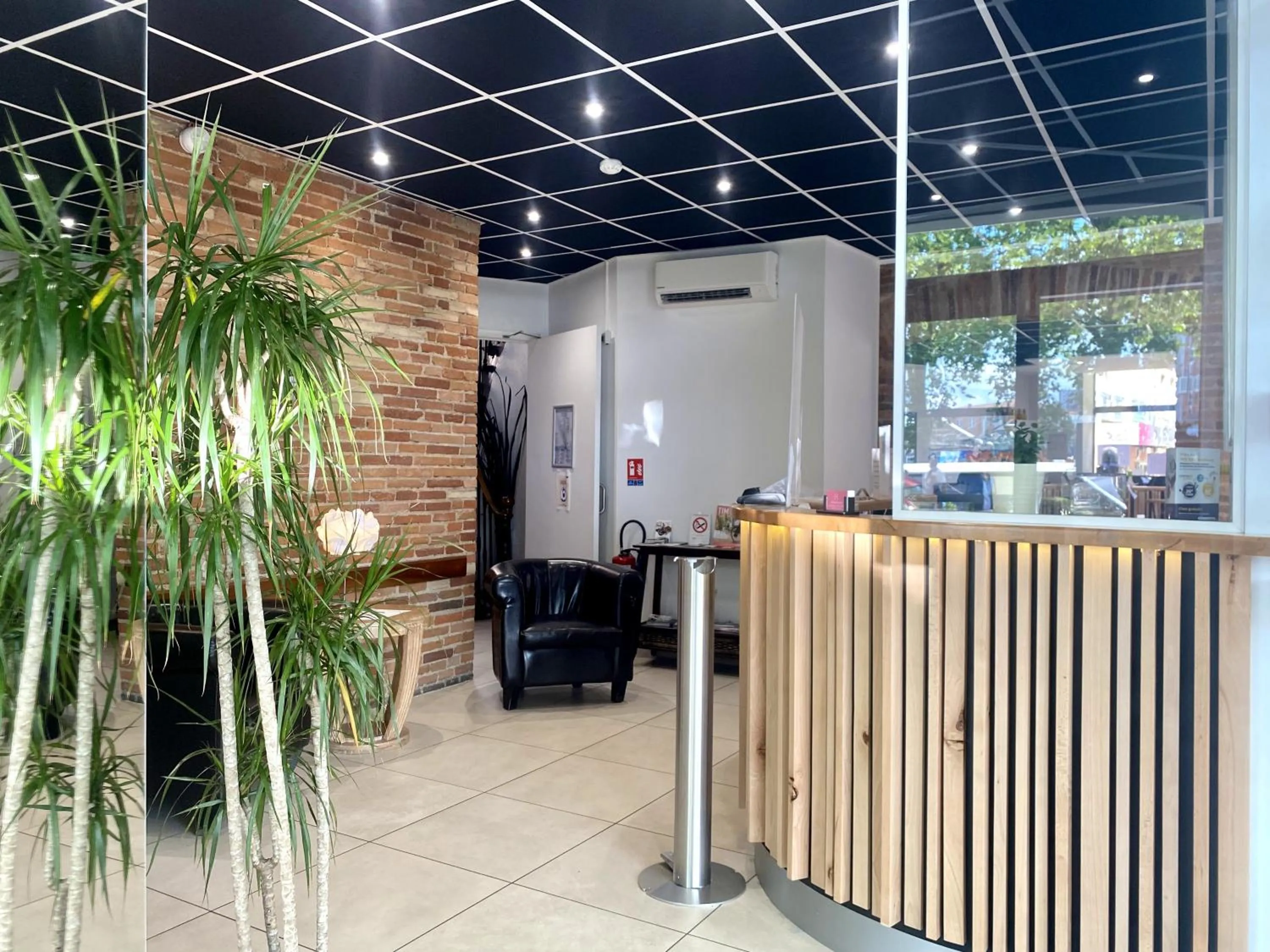 Lobby or reception in Hotel de Bordeaux