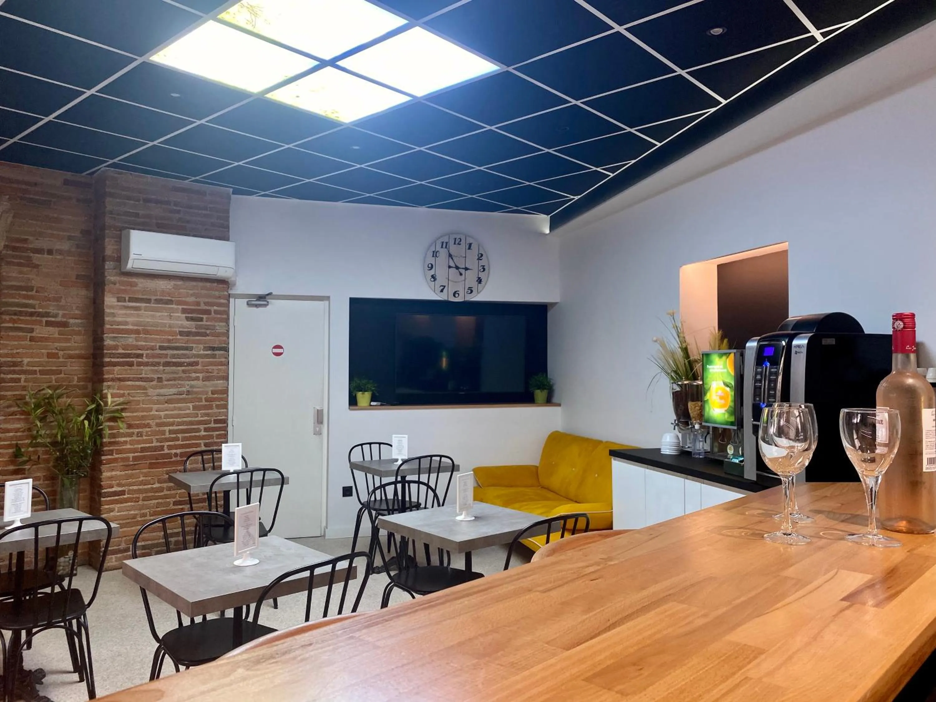 Lounge or bar in Hotel de Bordeaux