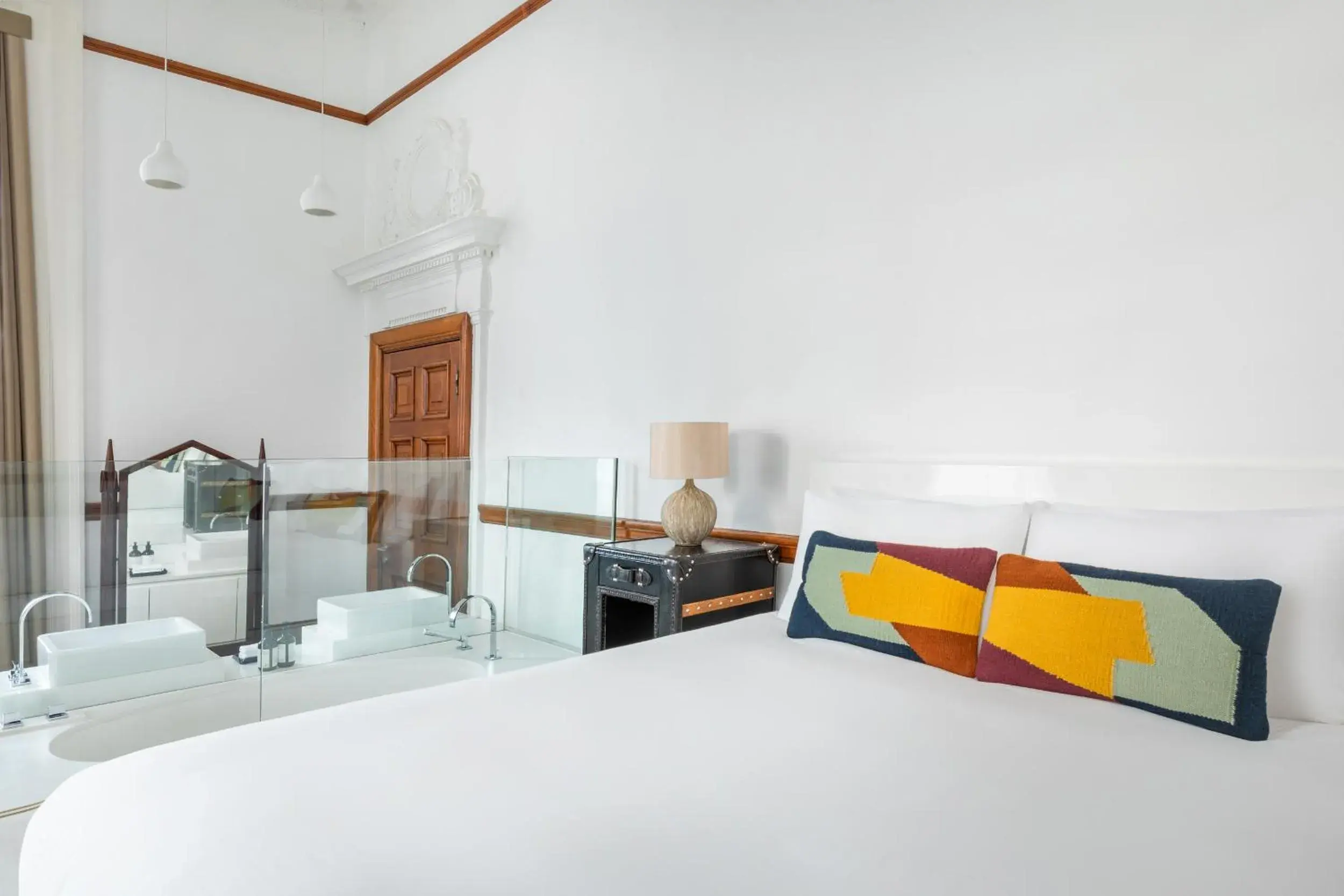 Signature Junior Suite in Town Hall Hotel - Shoreditch Signature Junior Suite in Town Hall Hotel - Shoreditch