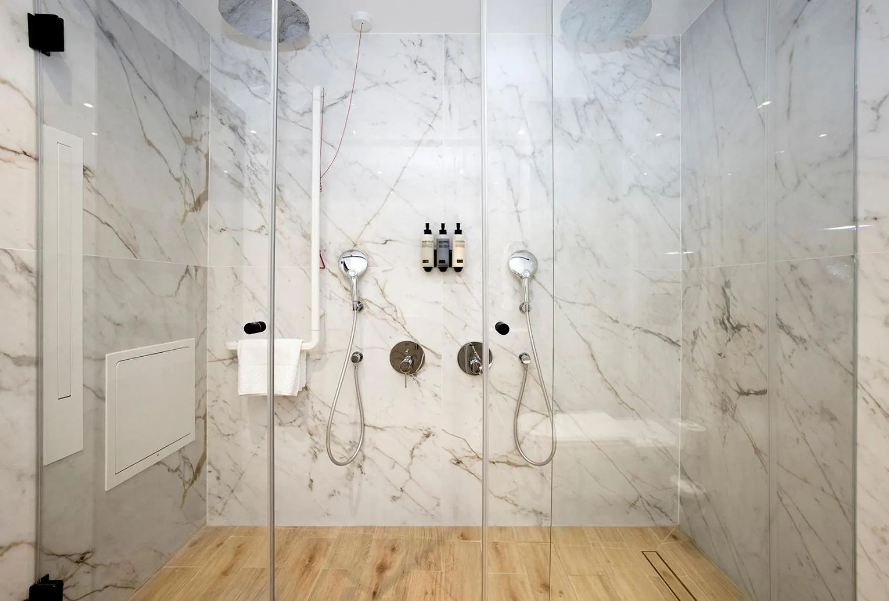 Shower in H10 London Waterloo