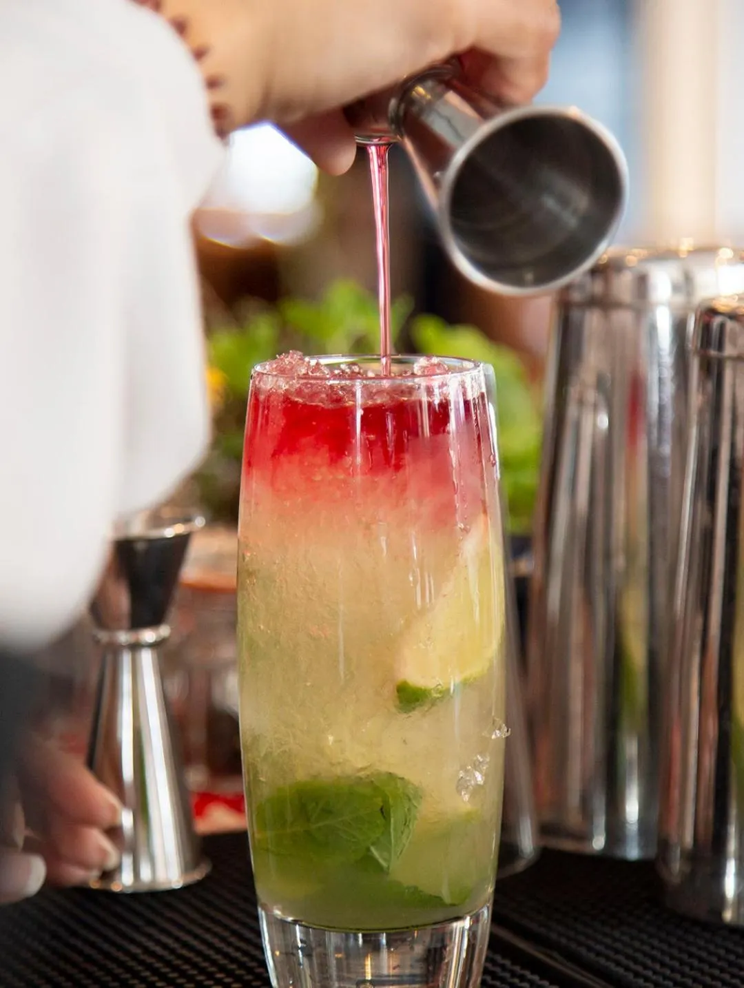 Lounge or bar in H10 London Waterloo