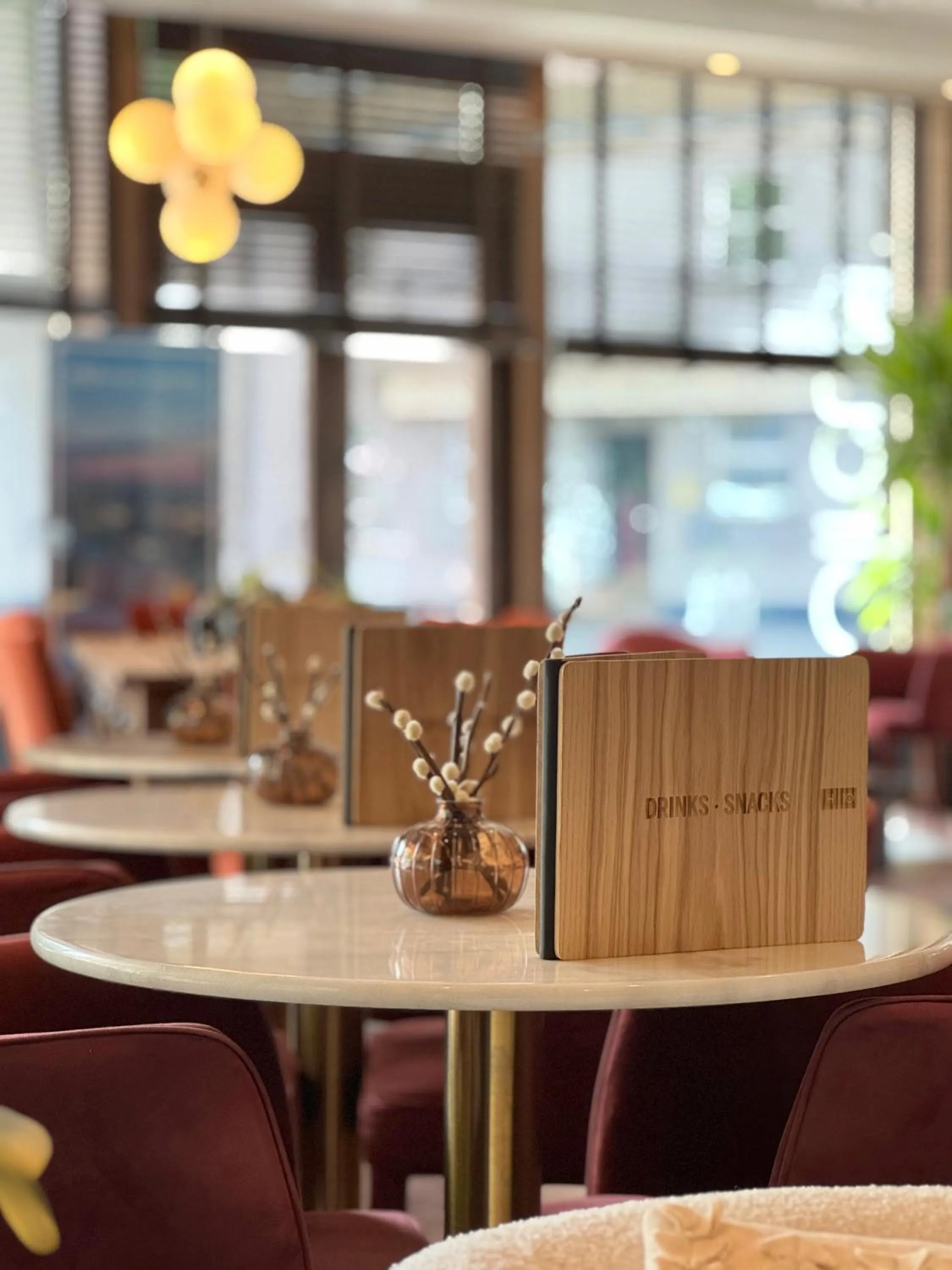 Lounge or bar in H10 London Waterloo