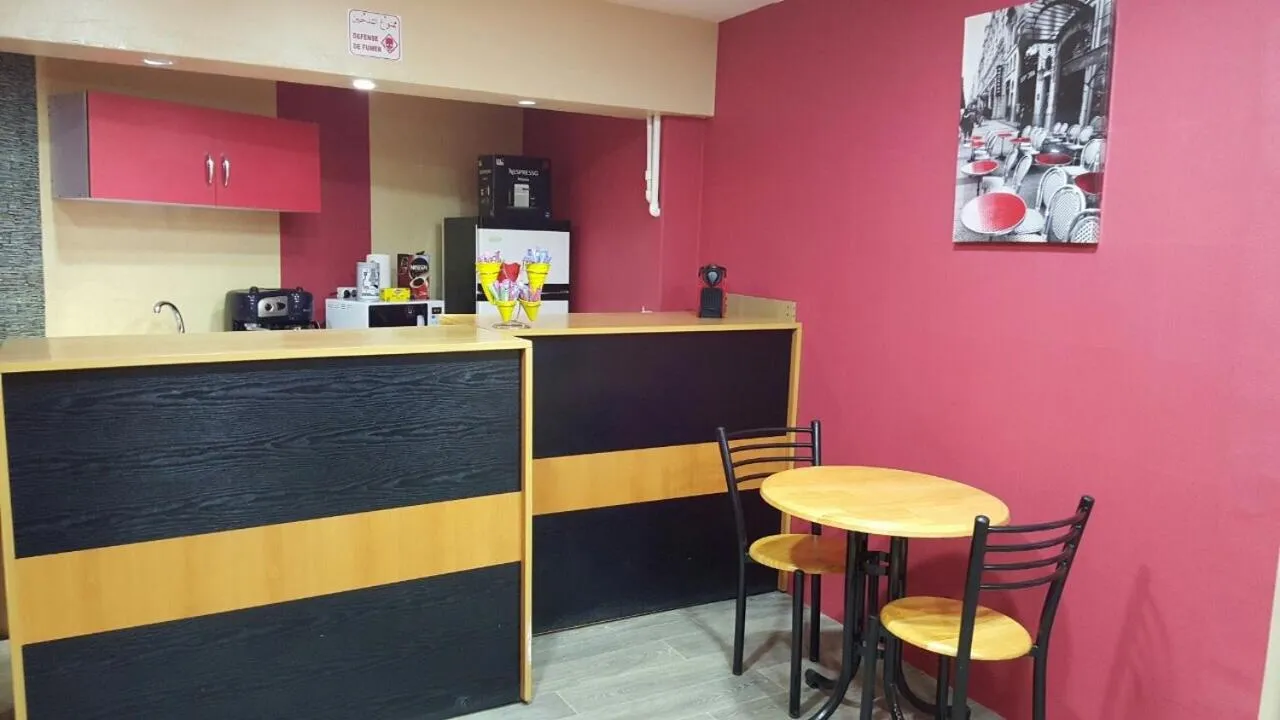 Restaurant/places to eat in Hotel la brise