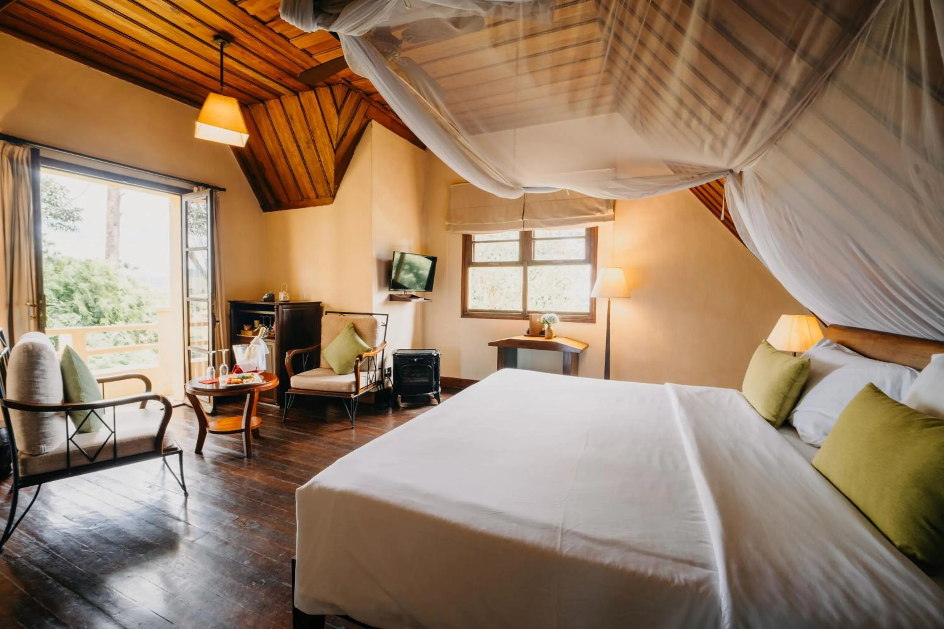 Bed in Ana Mandara Villas Dalat Resort & Spa