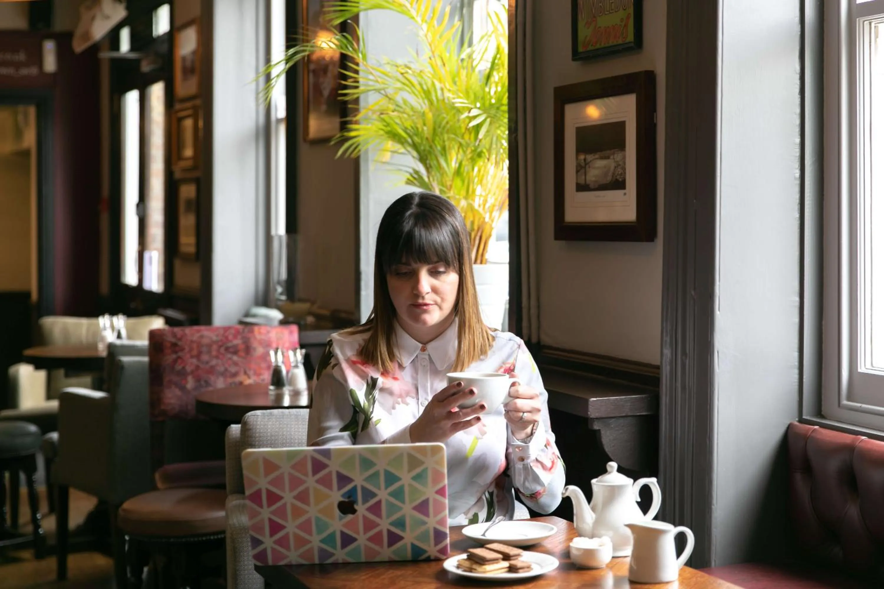 Communal lounge/ TV room in Rose And Crown Hotel