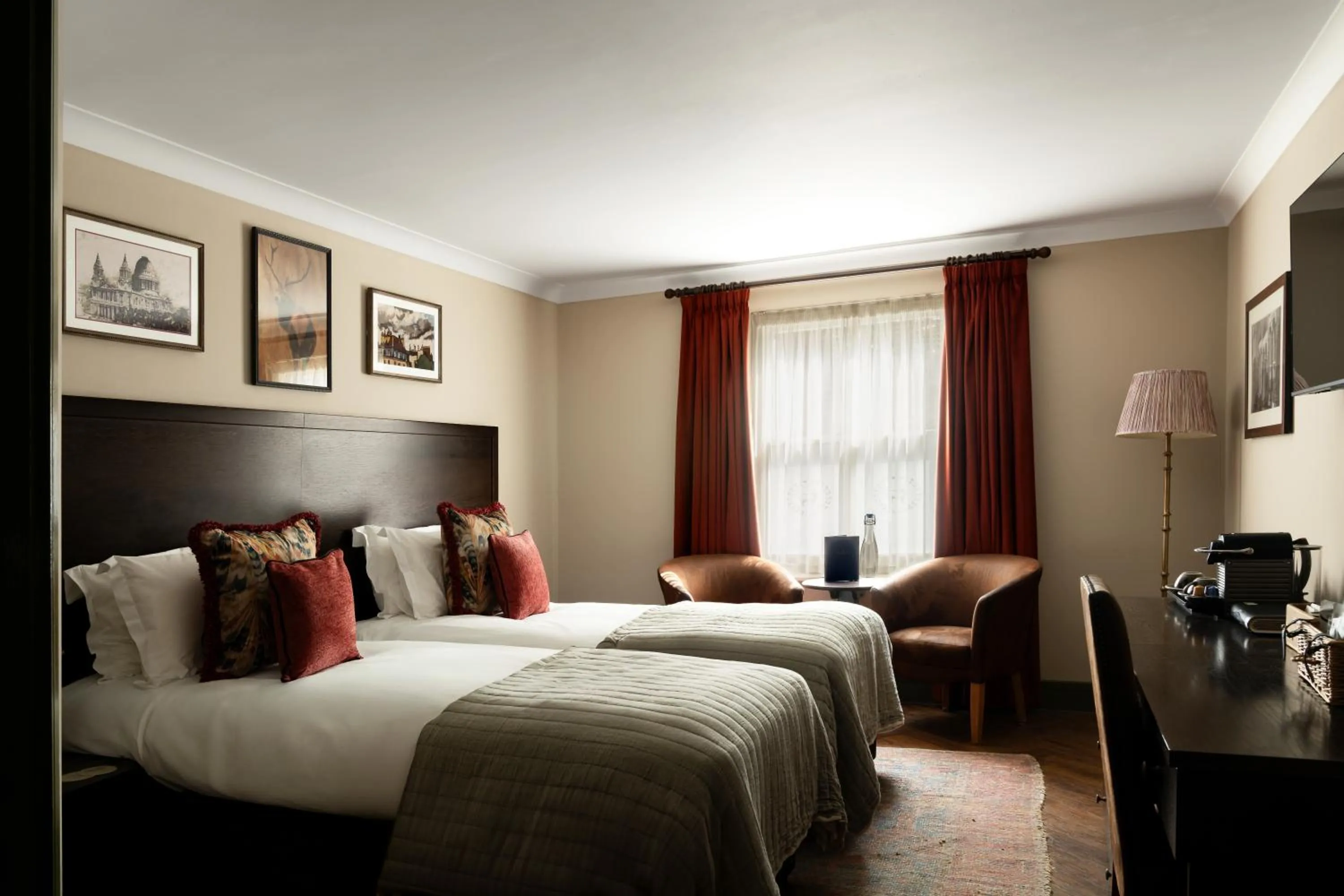 Bedroom, Bed in Rose And Crown Hotel