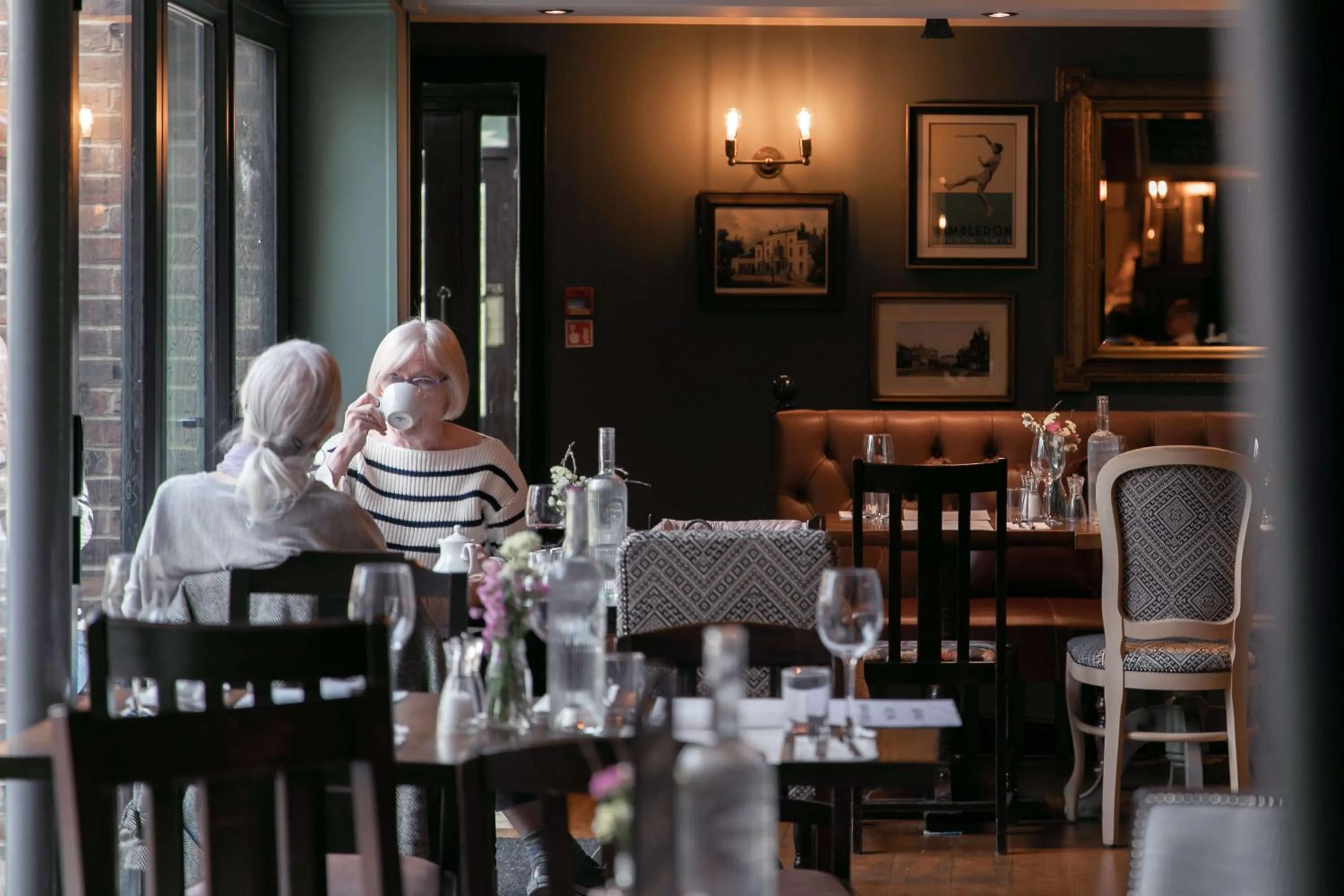 Restaurant/places to eat in Rose And Crown Hotel