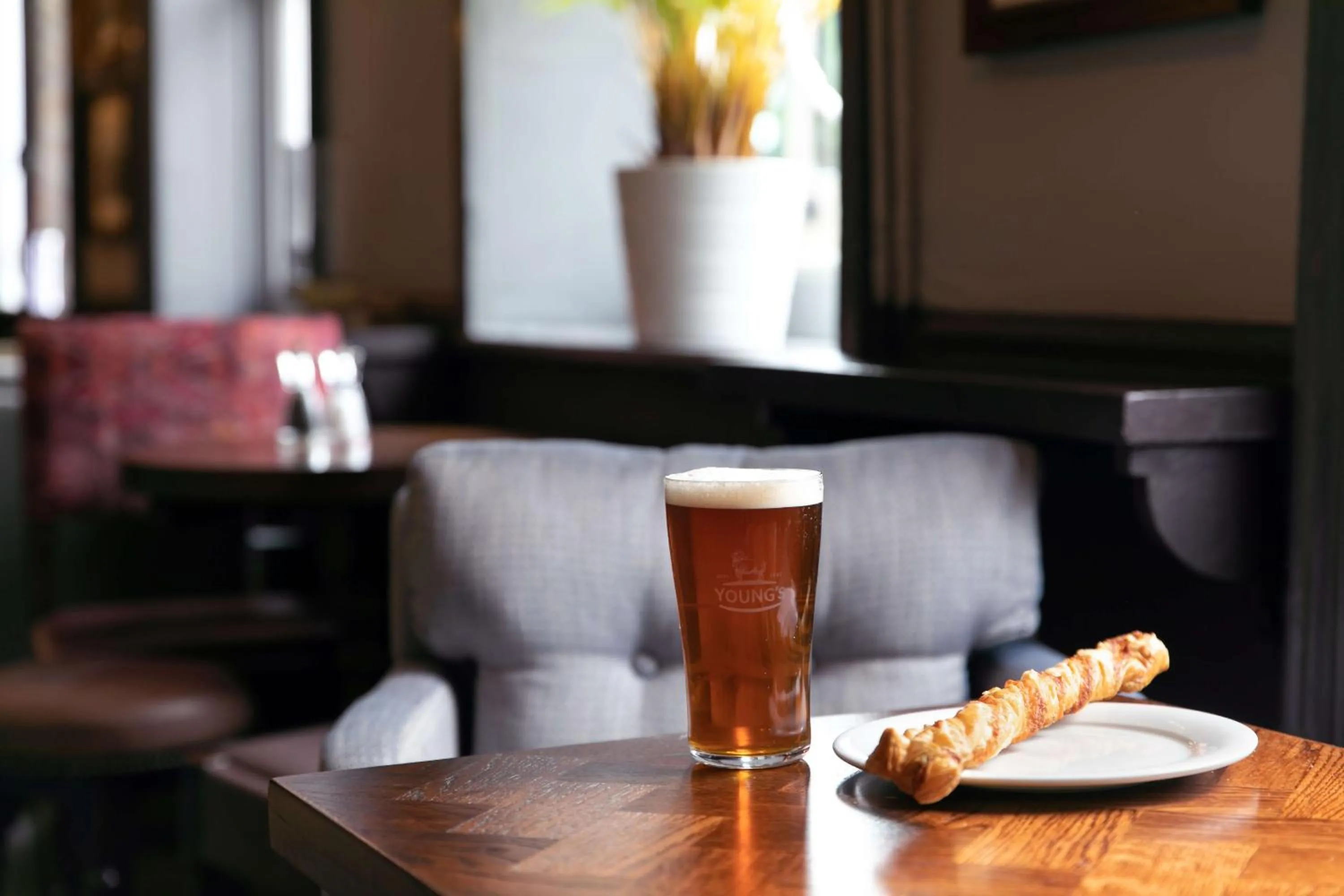 Communal lounge/ TV room in Rose And Crown Hotel