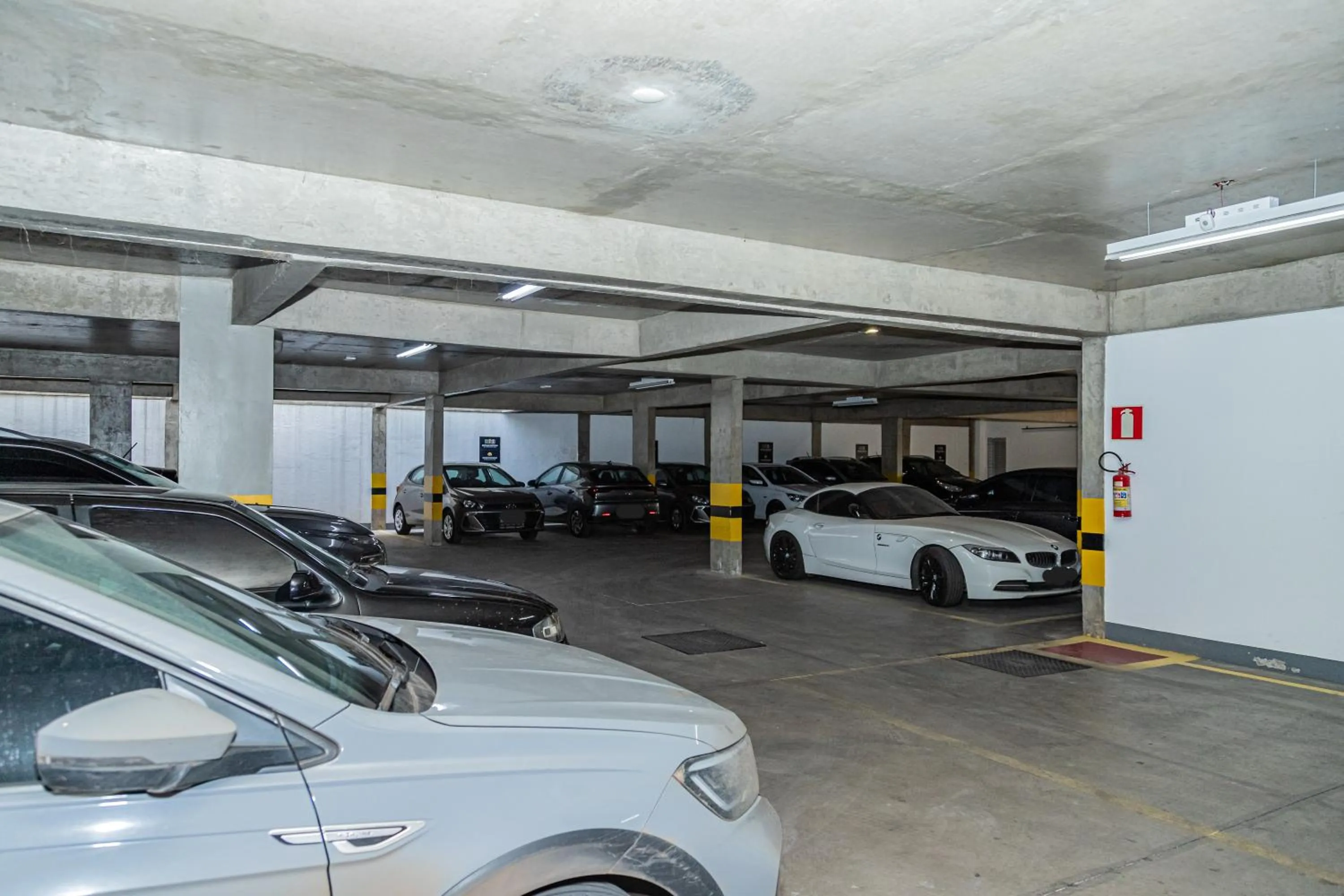 Parking in Hotel Eldorado Flat