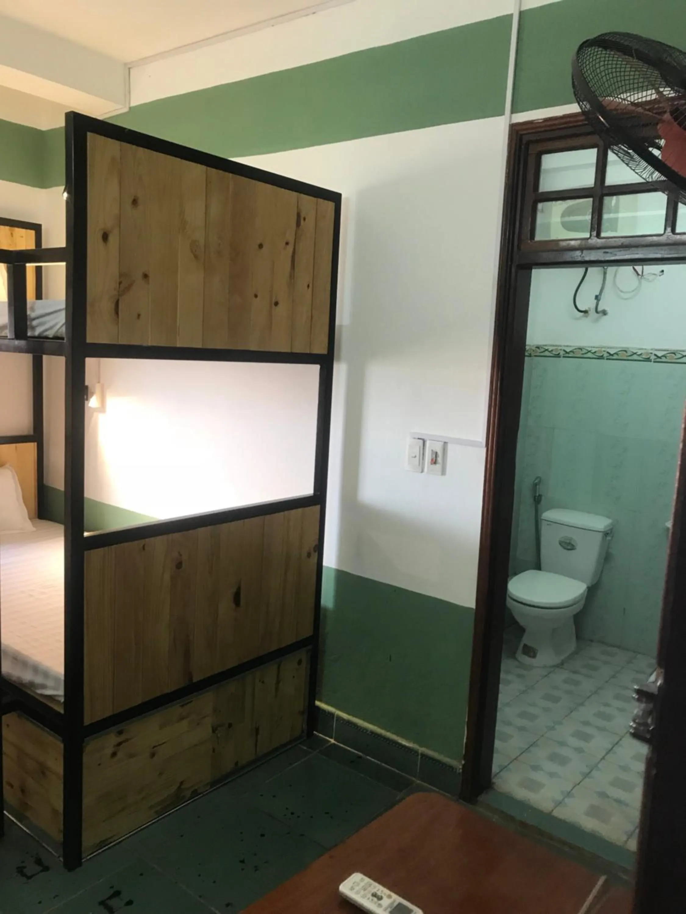 Toilet, Bed in Thao Trang Hotel