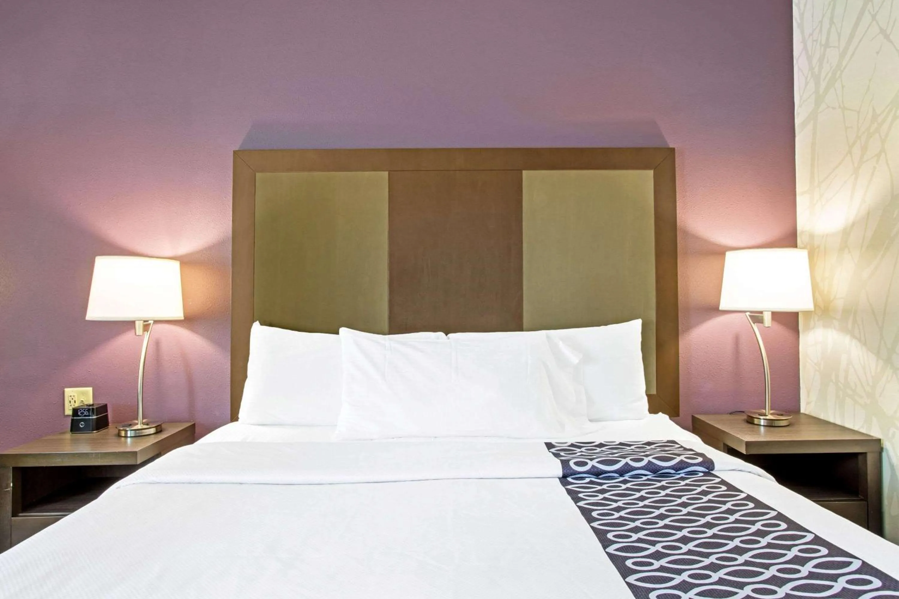 Photo of the whole room, Bed in La Quinta by Wyndham York