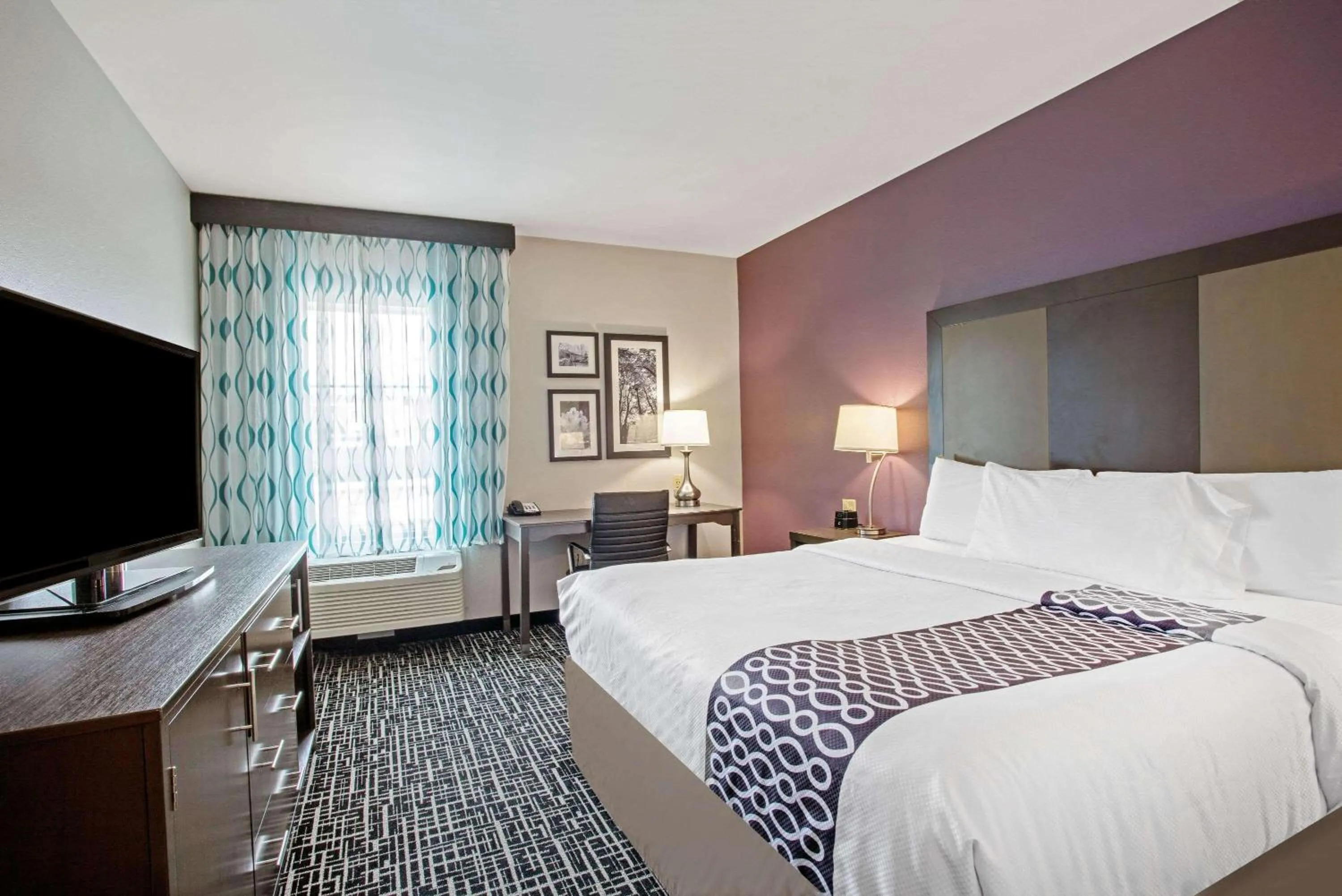 Photo of the whole room, Bed in La Quinta by Wyndham York