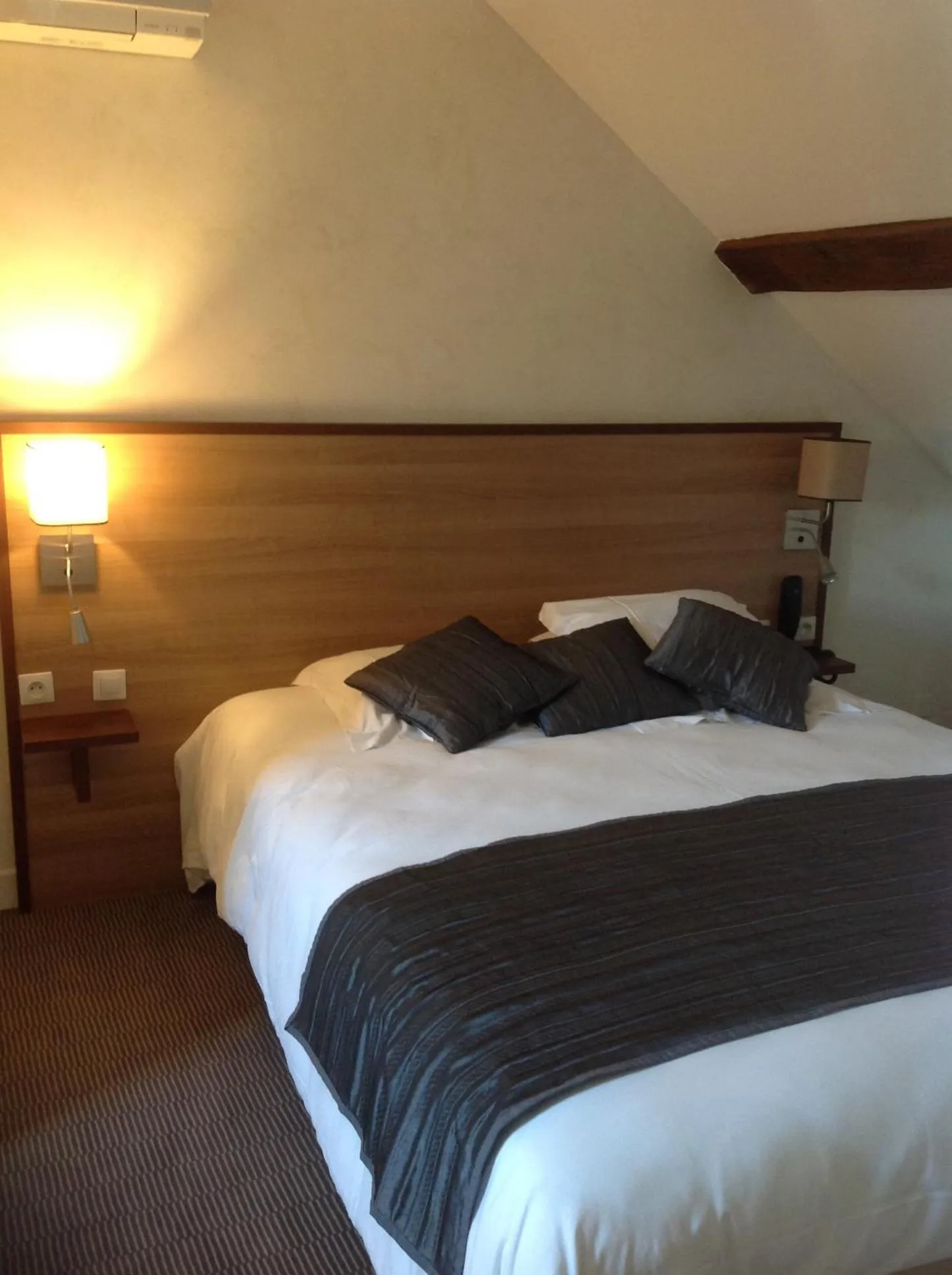 Bedroom, Bed in Logis Auberge À La Tête De Lard