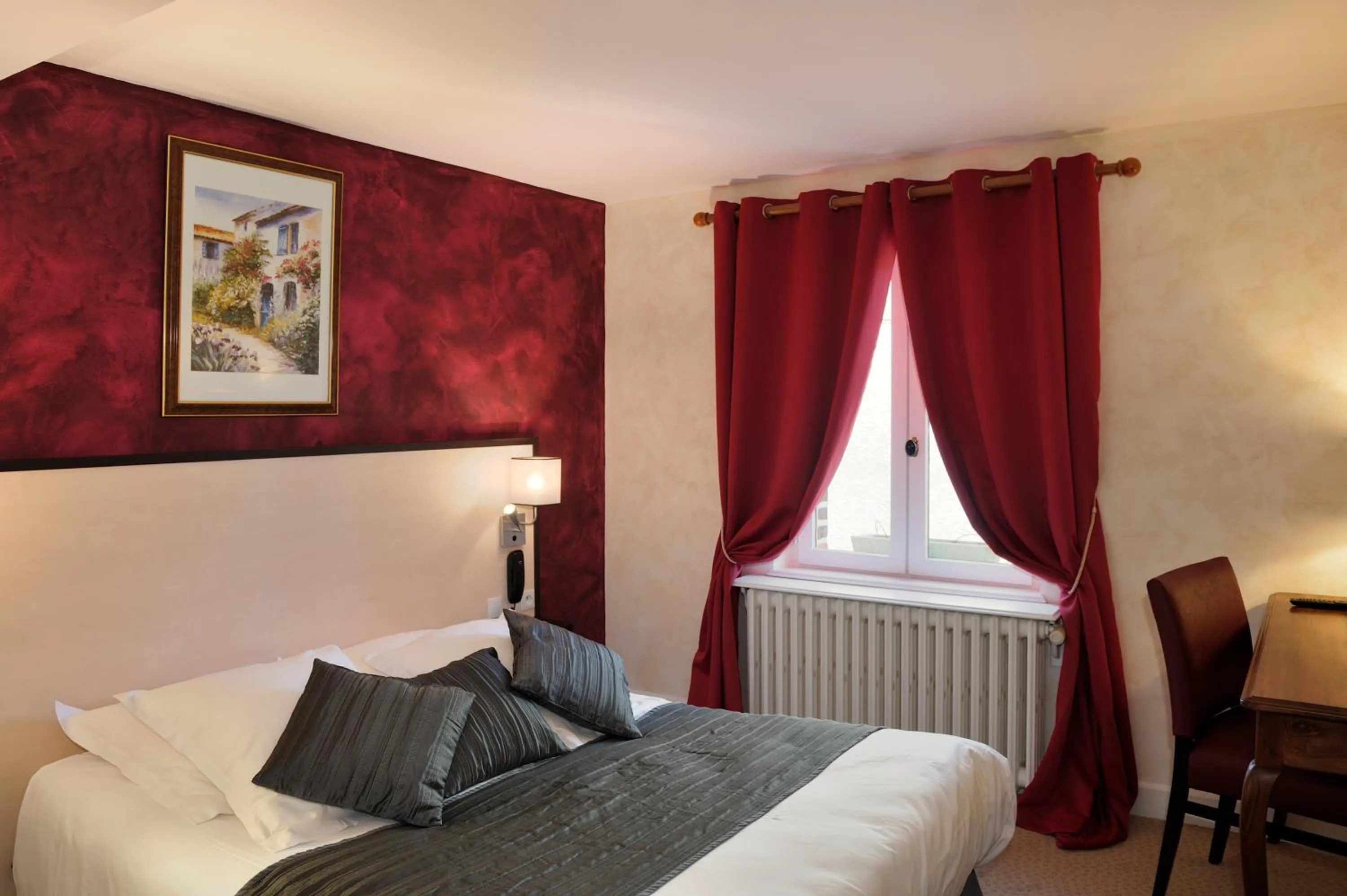 Photo of the whole room, Bed in Logis Auberge À La Tête De Lard