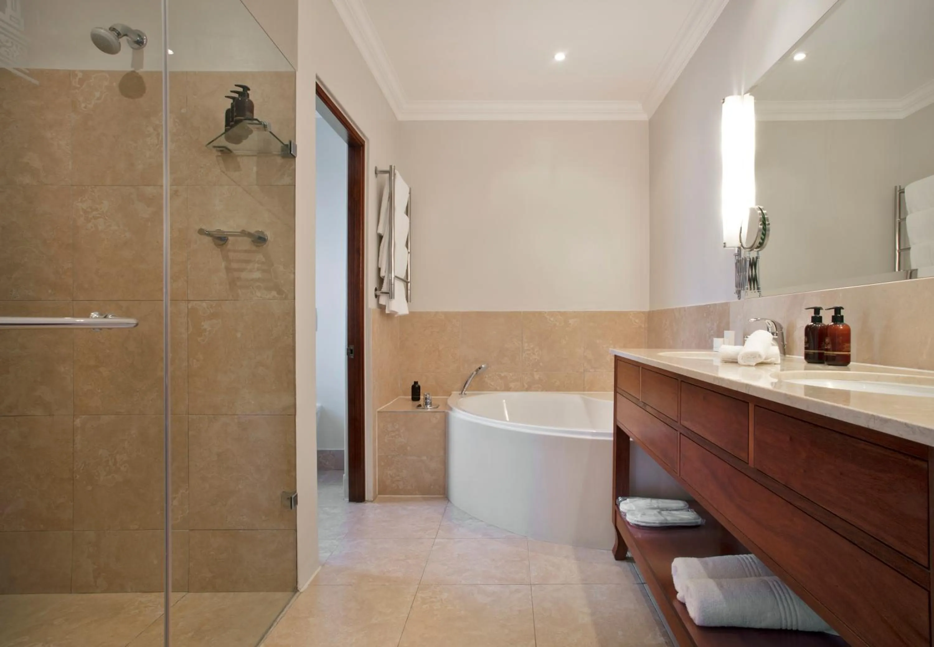 Shower in ASARA Wine Estate & Hotel
