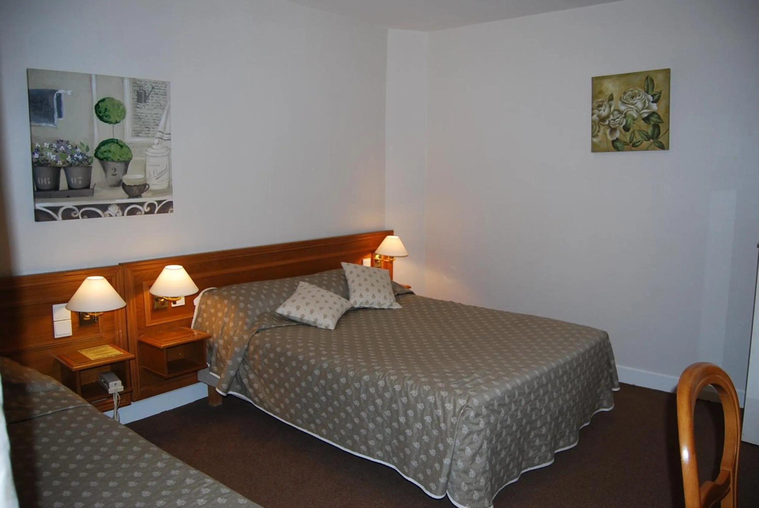 Photo of the whole room, Bed in Le Terminus des Pèlerins