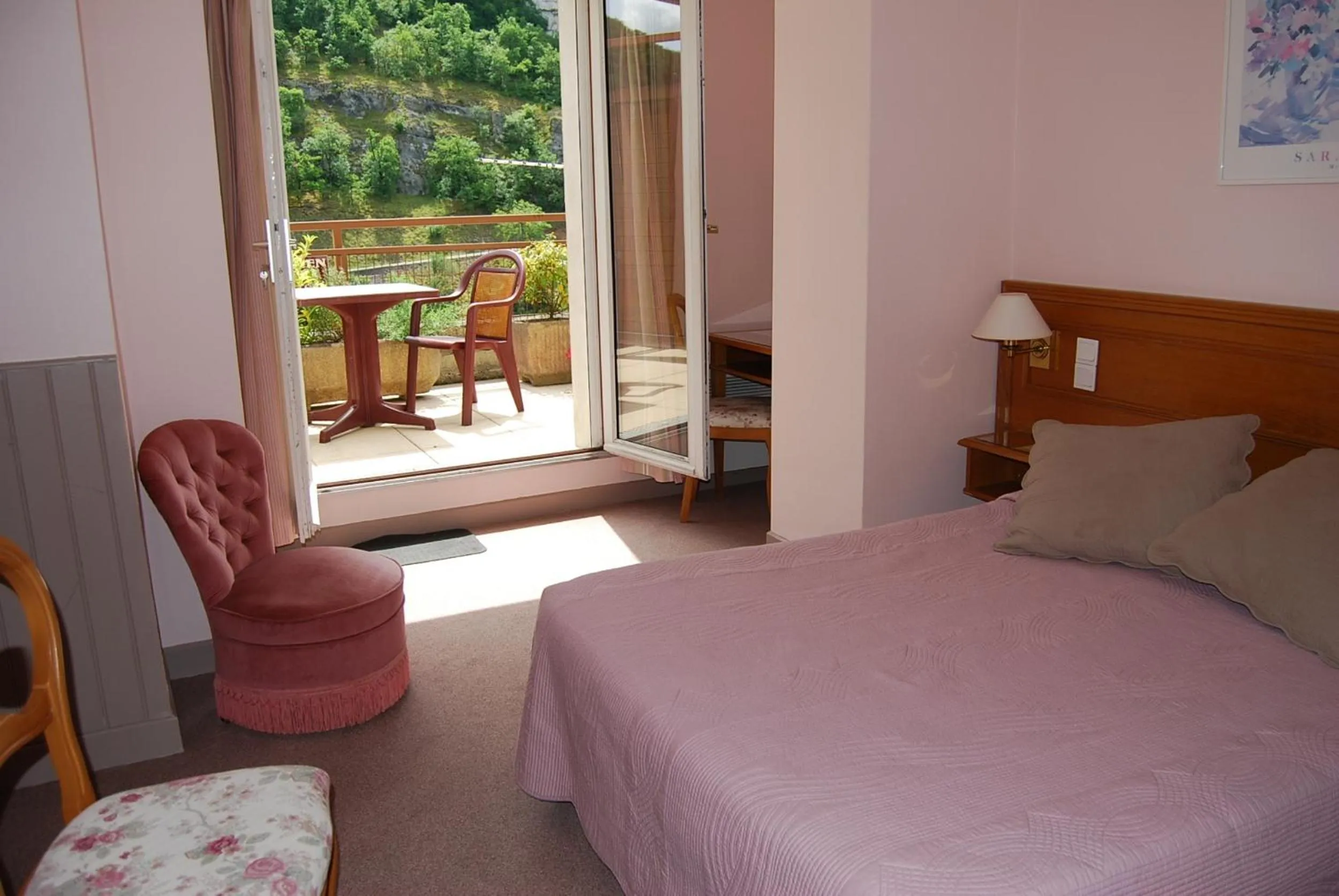 Photo of the whole room, Bed in Le Terminus des Pèlerins