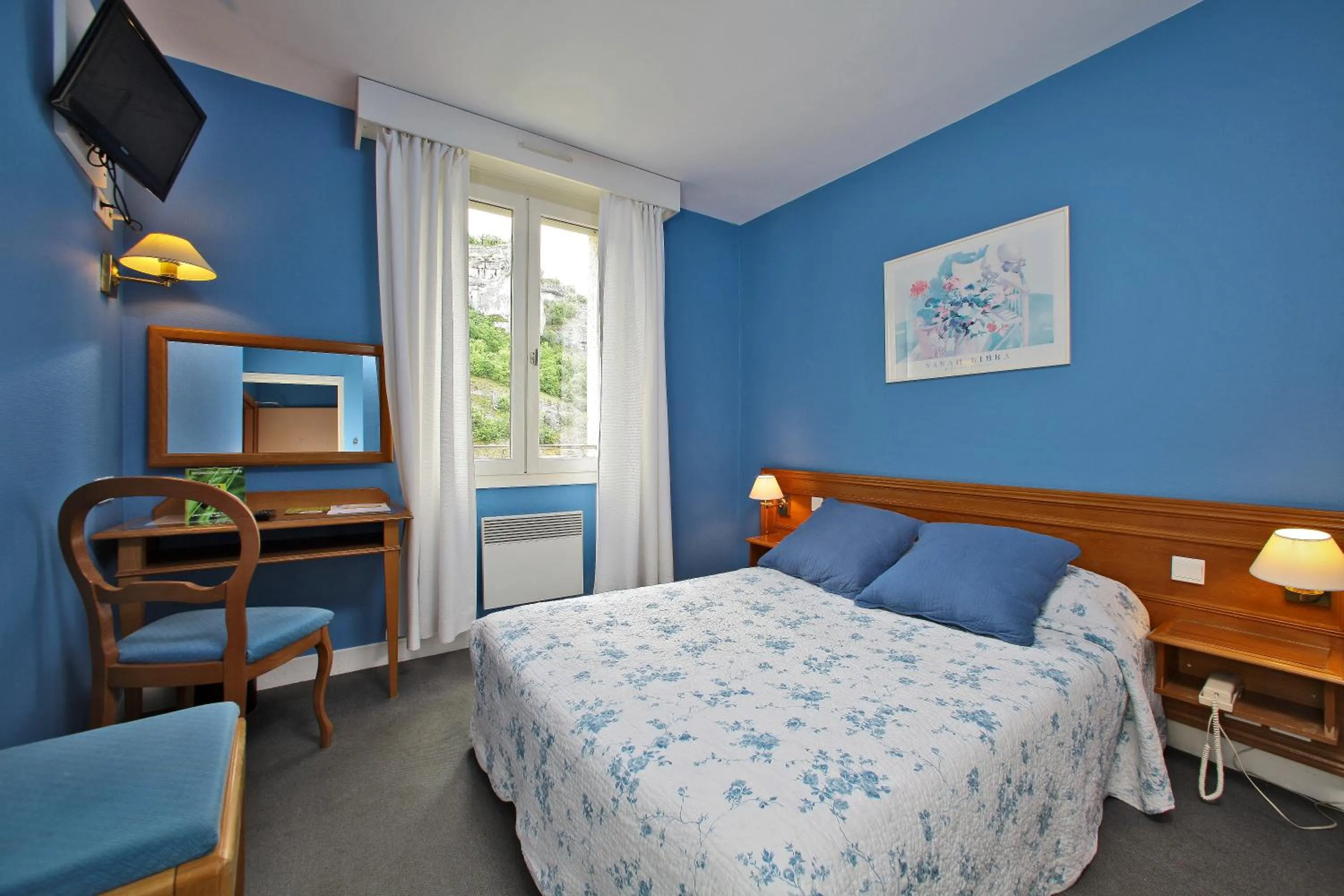 Photo of the whole room, Bed in Le Terminus des Pèlerins