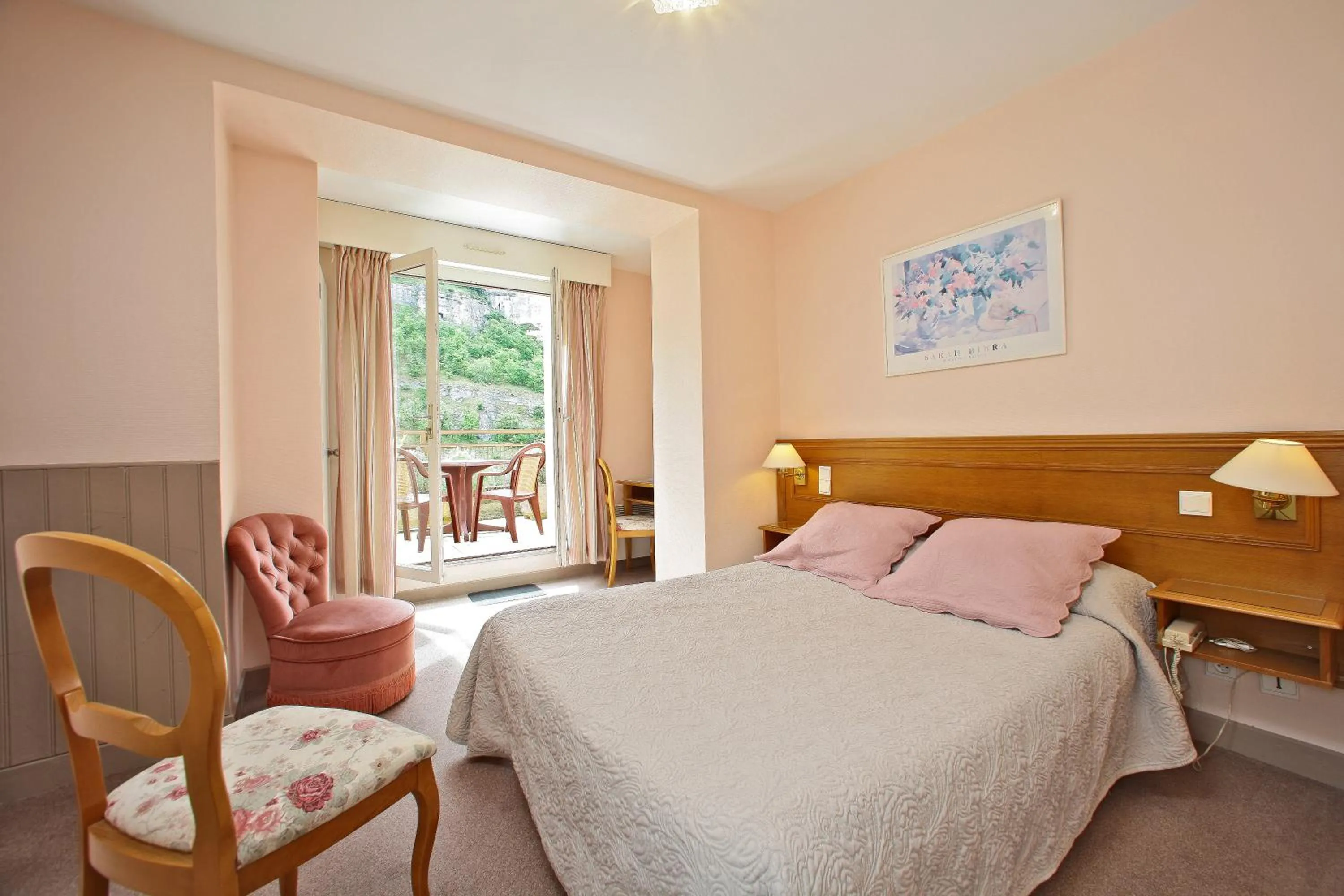 Photo of the whole room, Bed in Le Terminus des Pèlerins