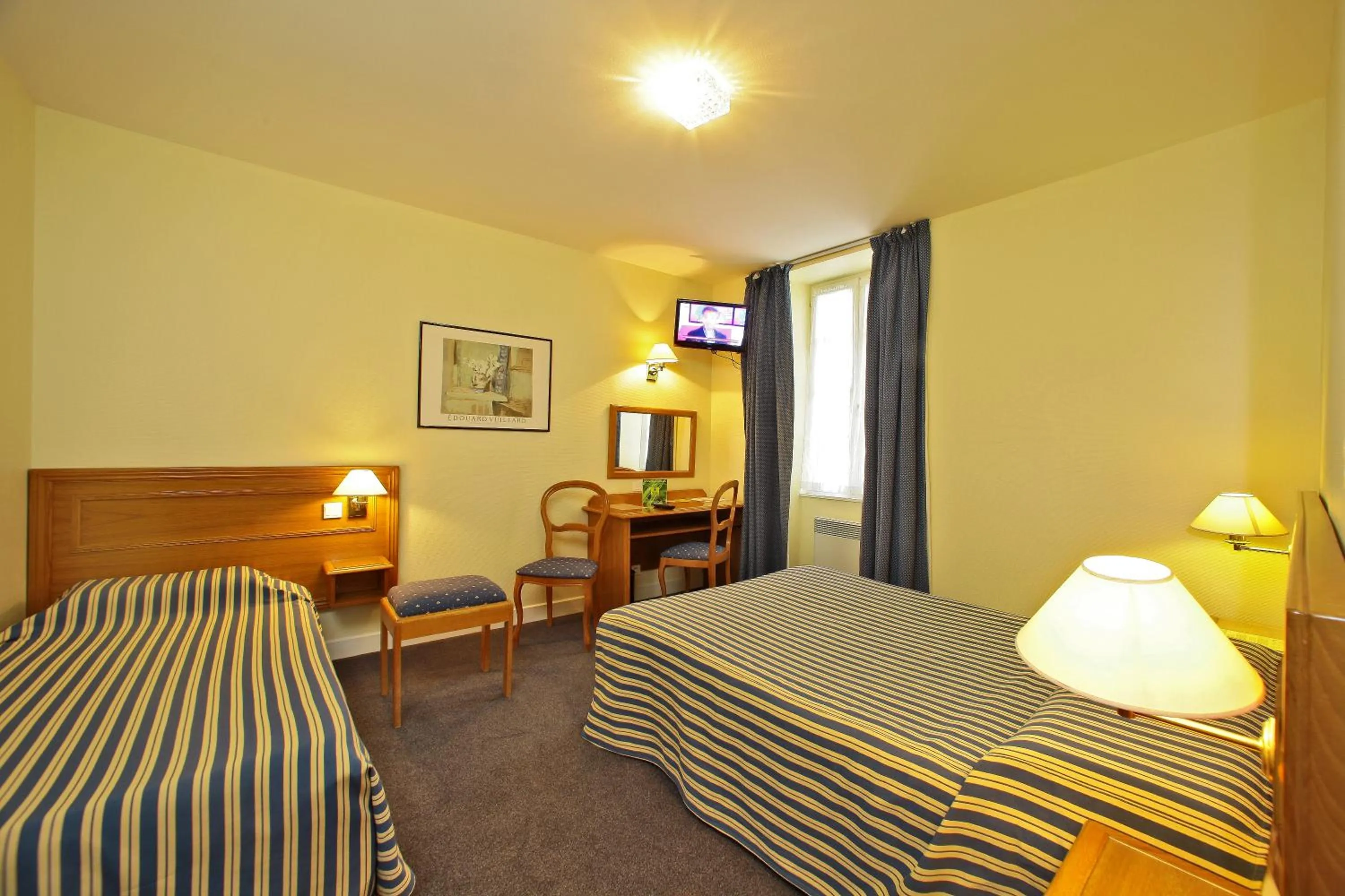 Photo of the whole room, Bed in Le Terminus des Pèlerins