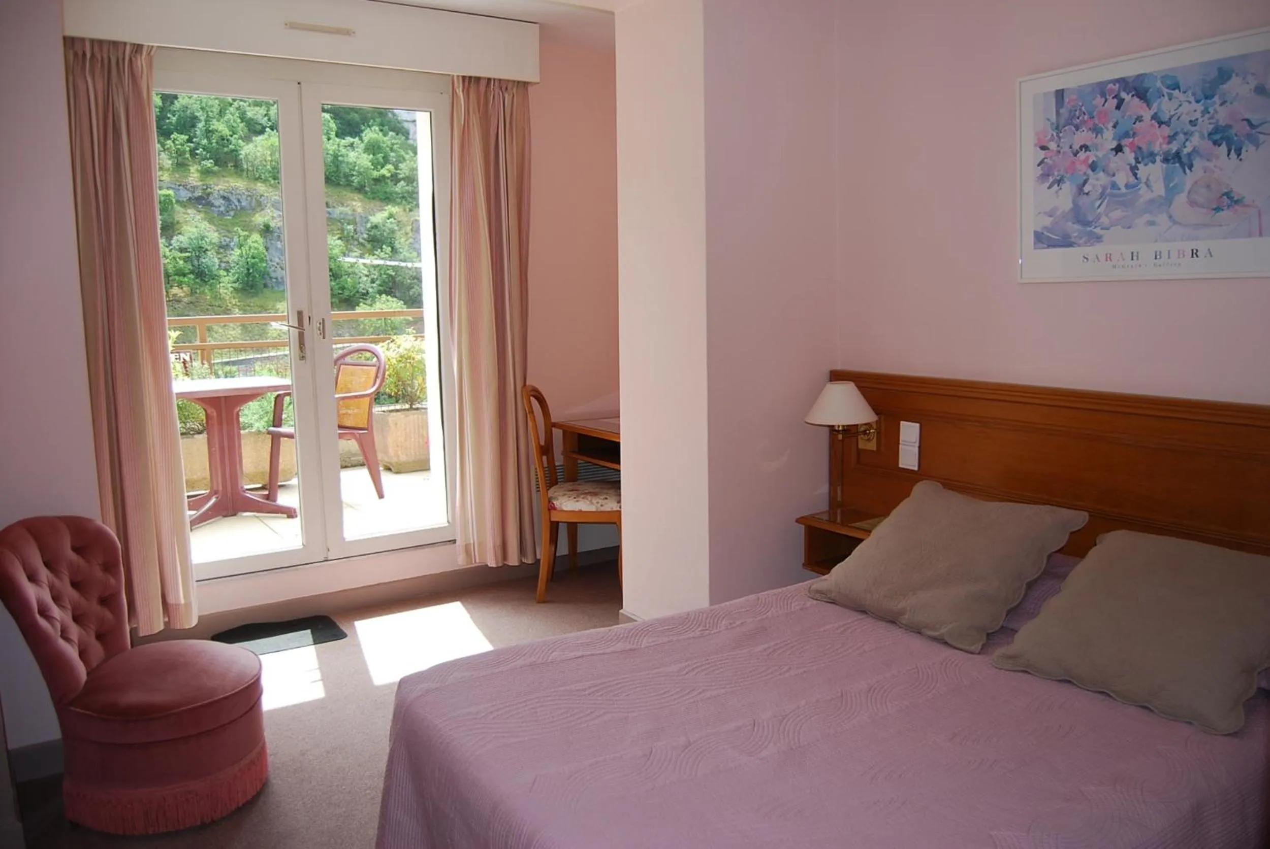 Photo of the whole room, Bed in Le Terminus des Pèlerins