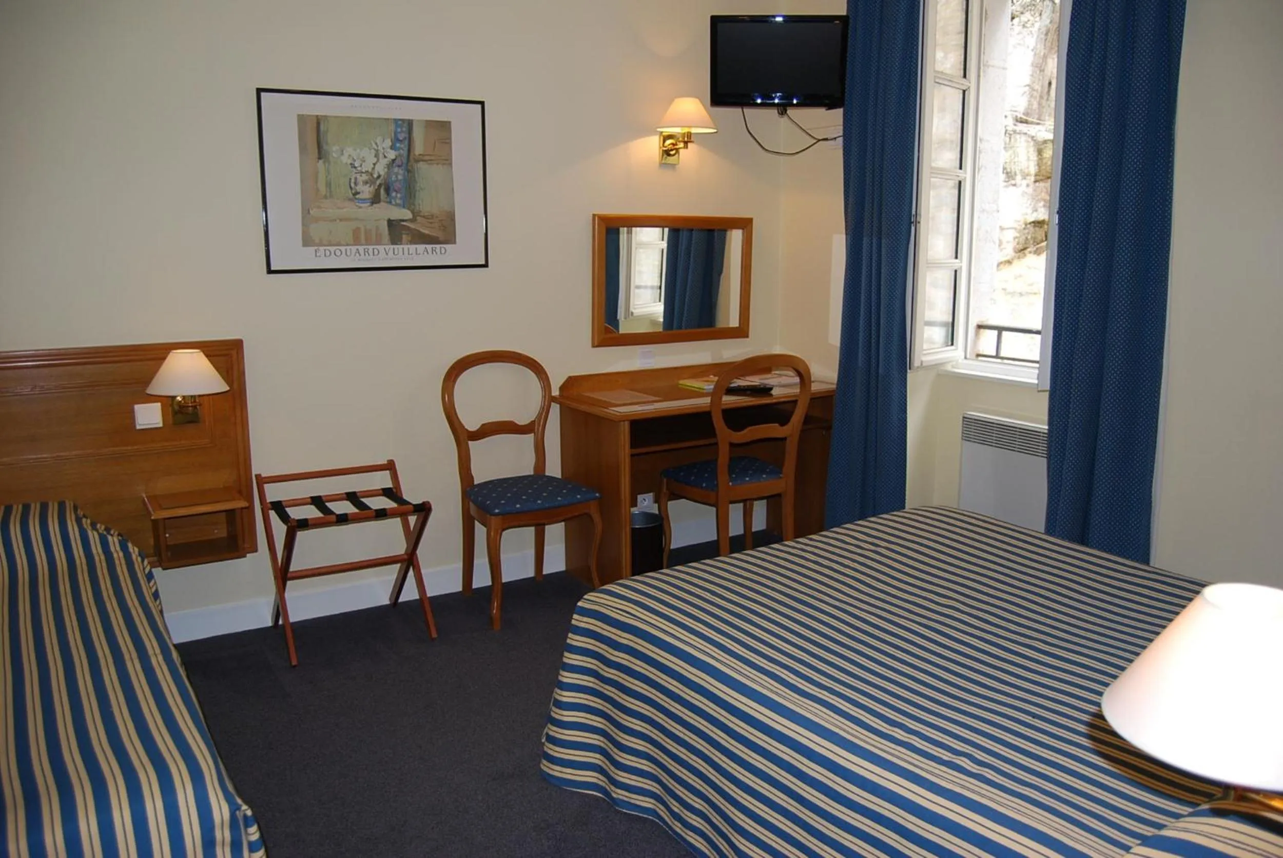 Photo of the whole room, Bed in Le Terminus des Pèlerins