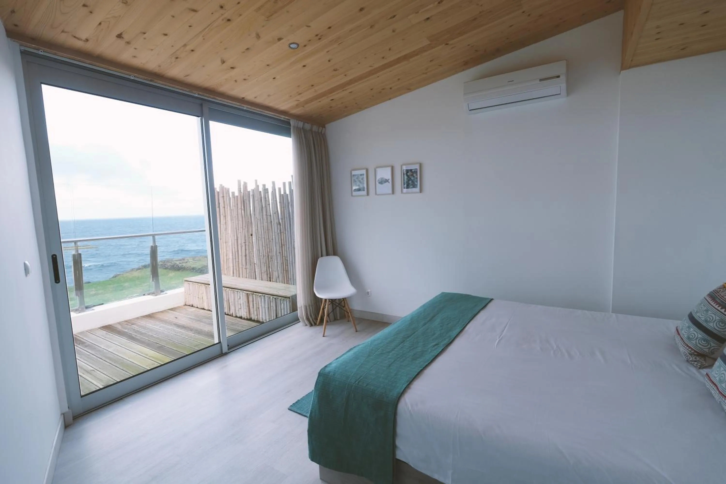 Bed in Sao Vicente Lodge - Atlantic Retreat
