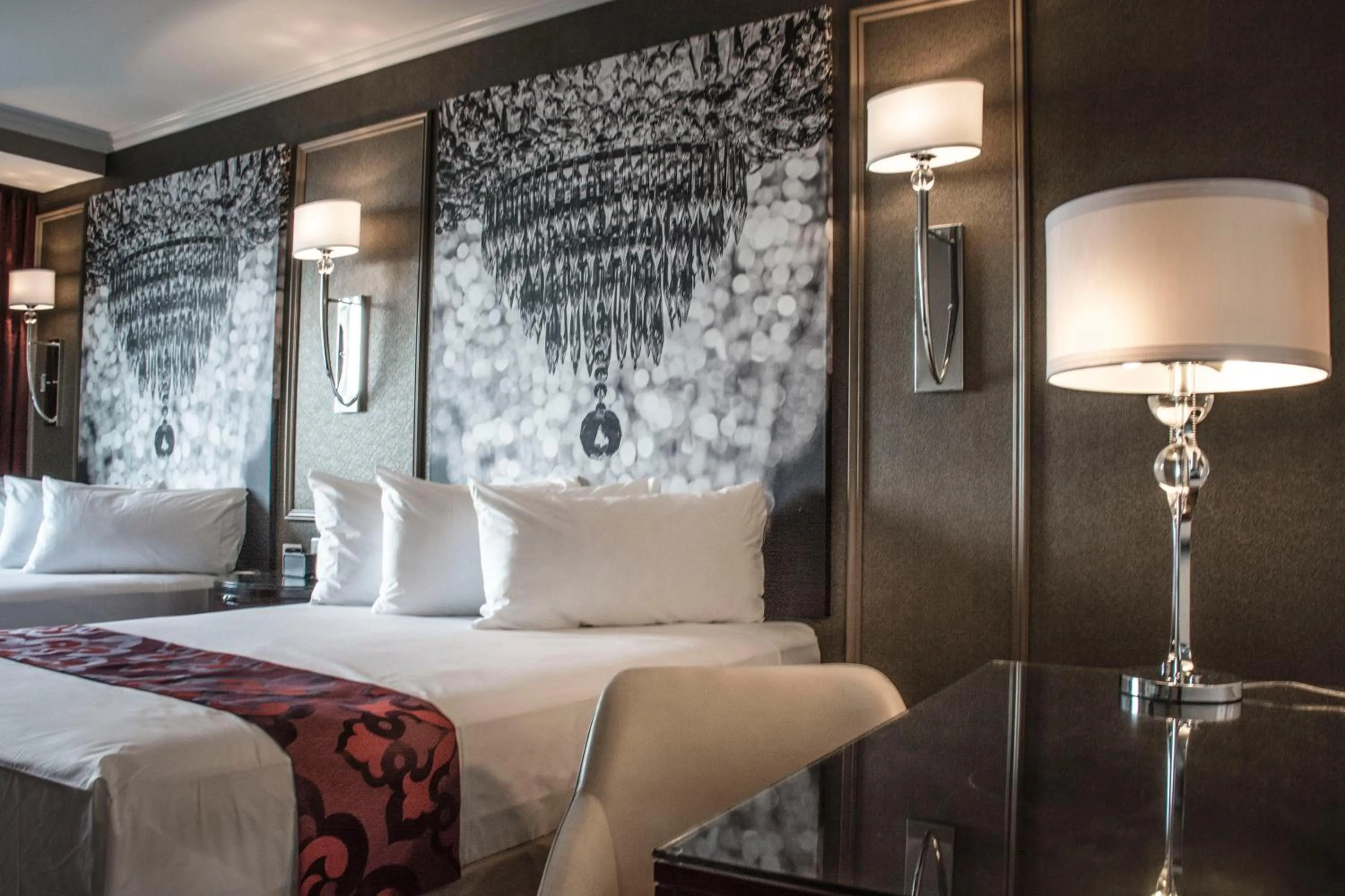 Bed in The Delavan Hotel