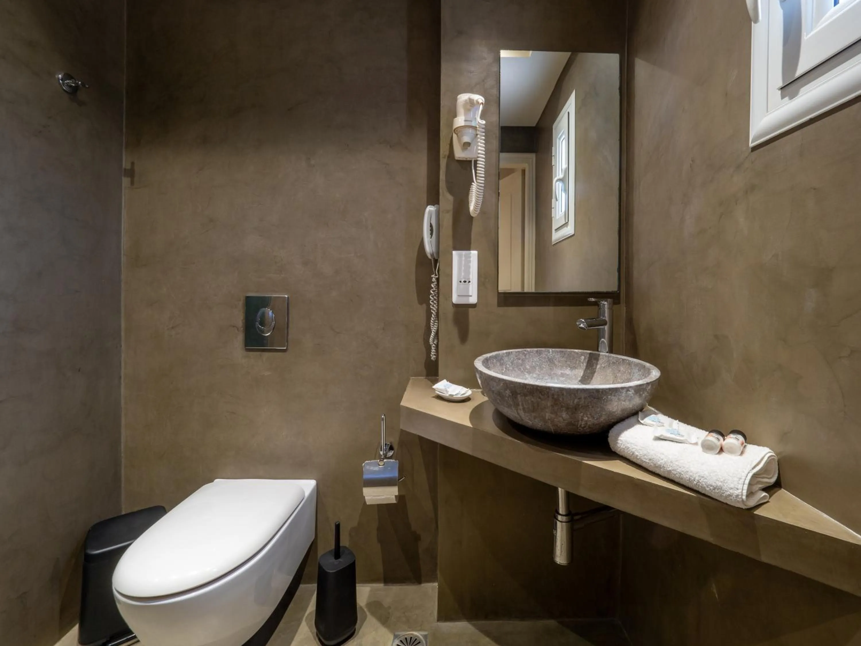 Toilet in Paradise Resort