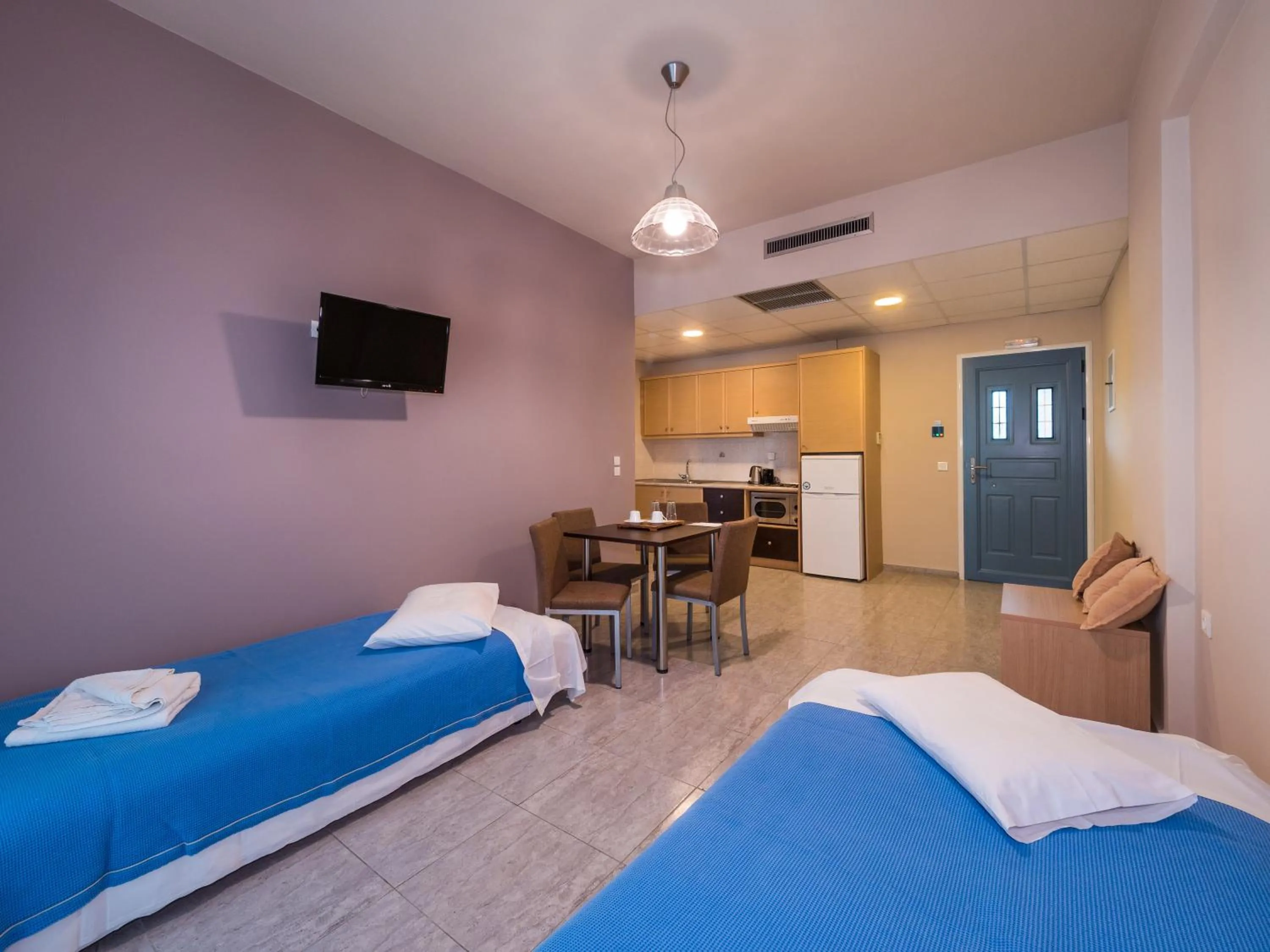 Kitchen or kitchenette, Bed in Paradise Resort