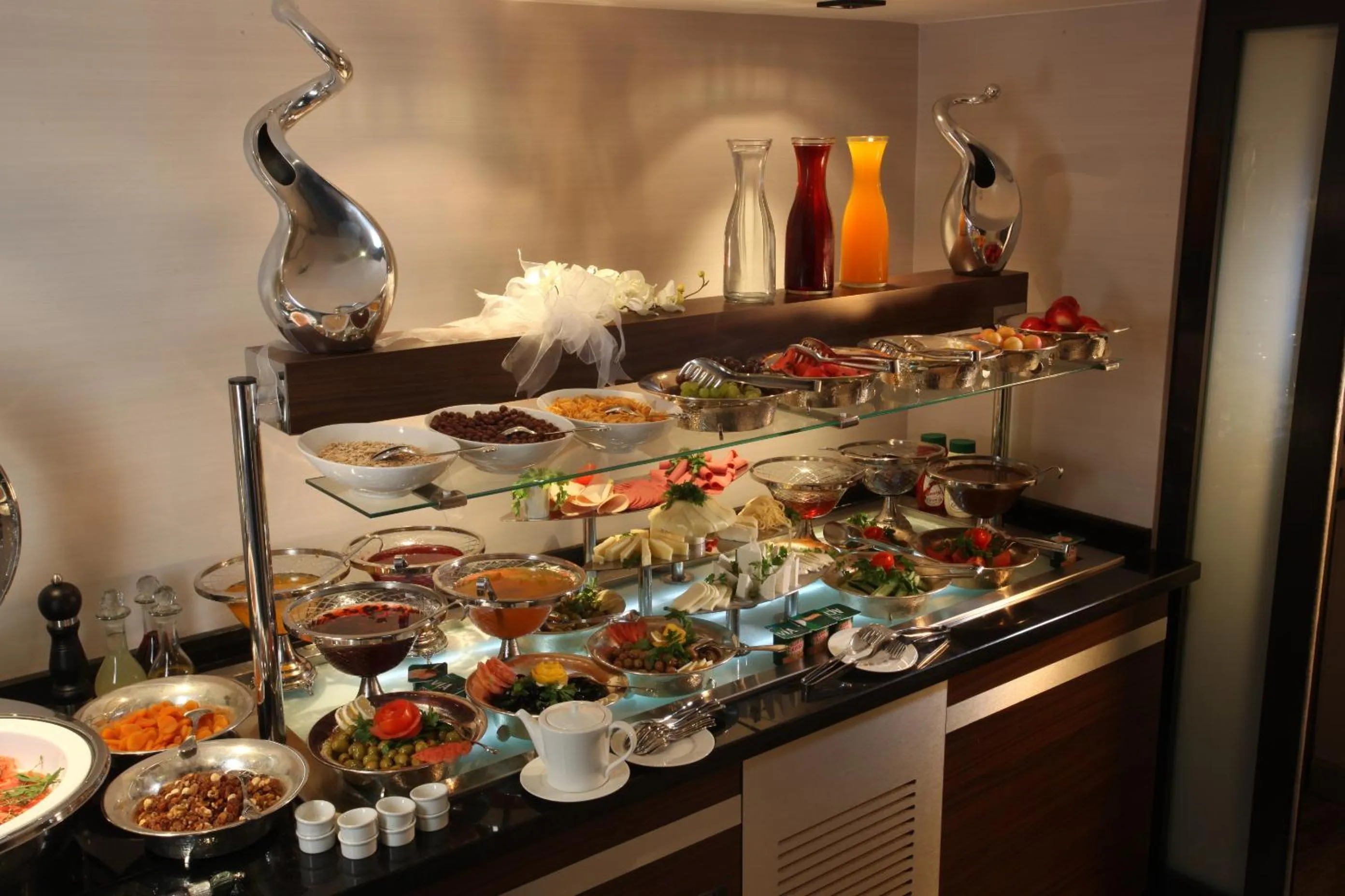 Restaurant/places to eat in Hotel La Villa