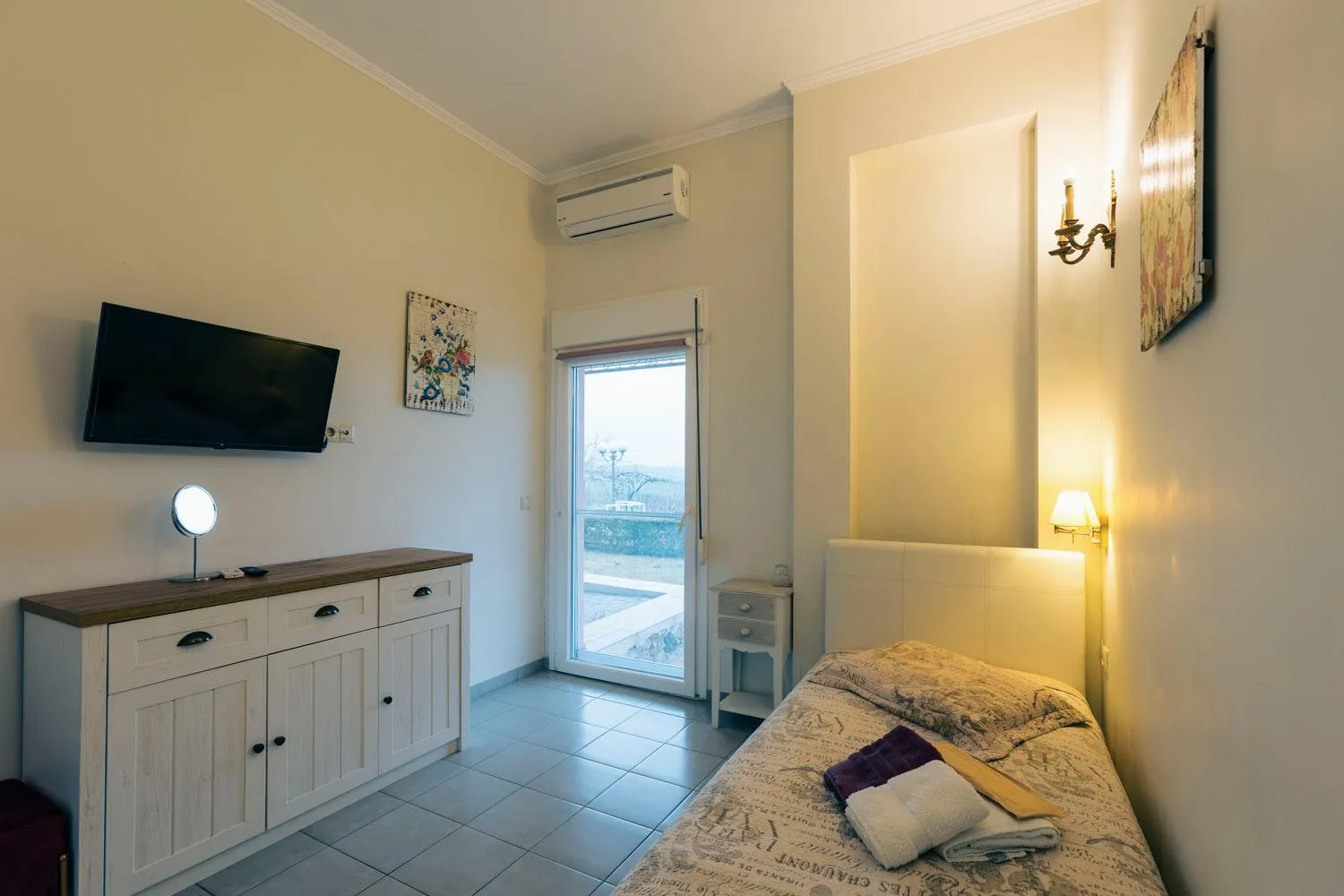 Bed in Hotel Villa Sevasti