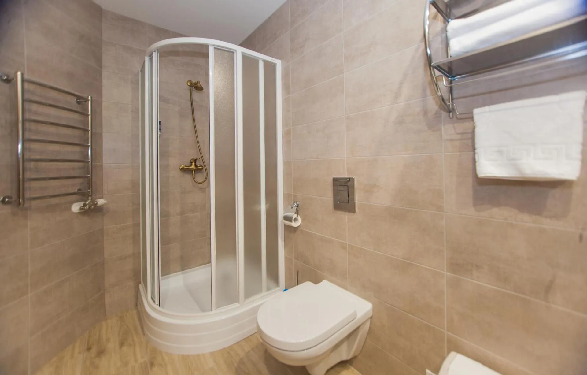 Bathroom in Biplan Hotel