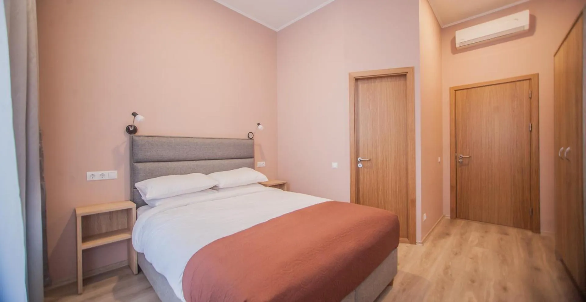 Photo of the whole room, Bed in Biplan Hotel