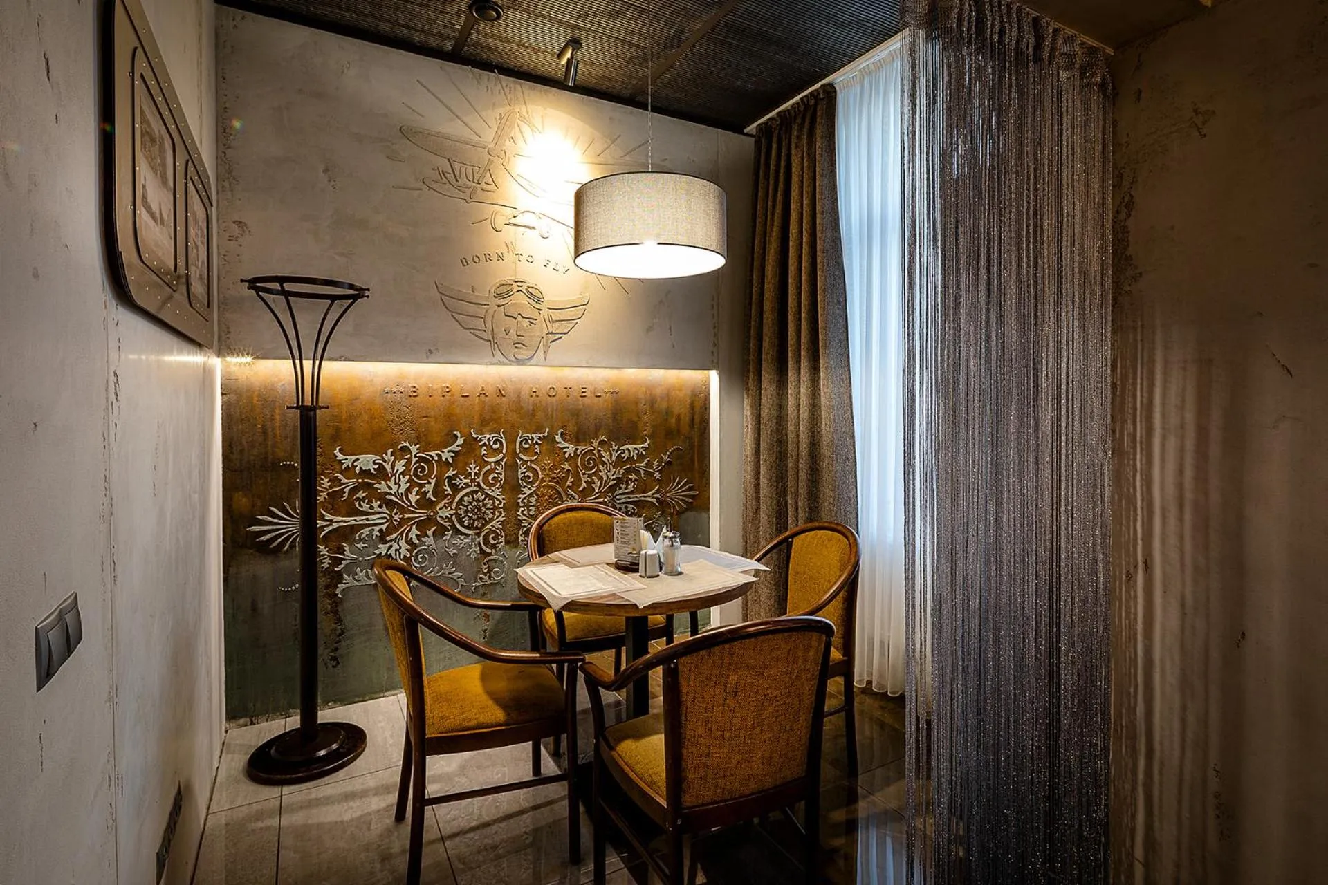 Restaurant/places to eat in Biplan Hotel