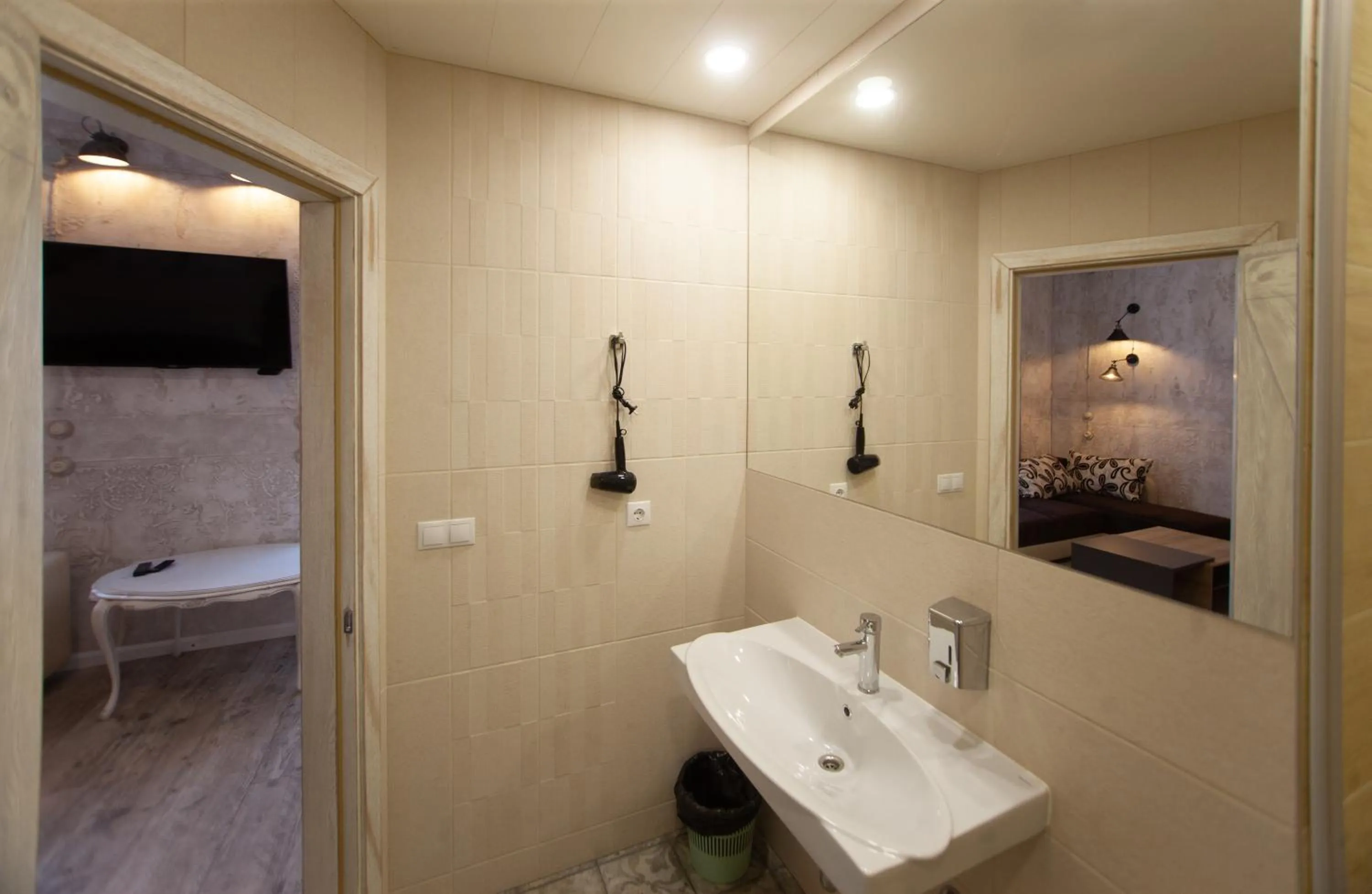 Bathroom in Biplan Hotel