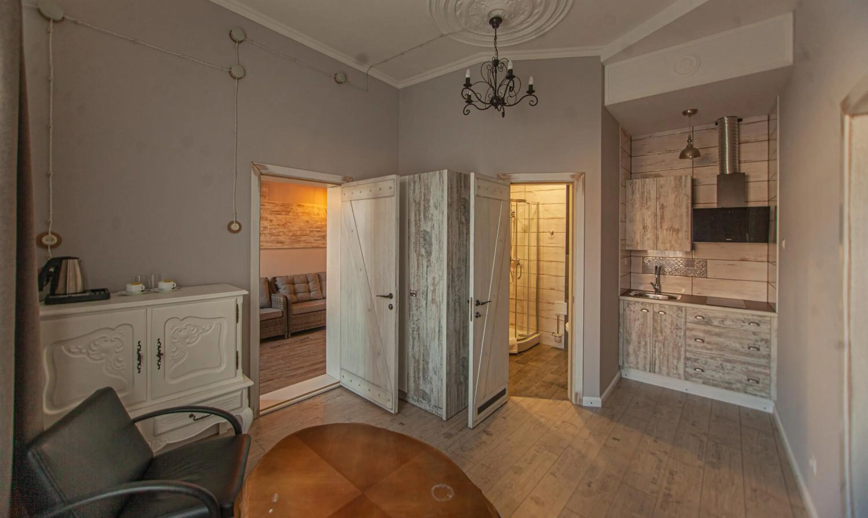 Kitchen or kitchenette in Biplan Hotel