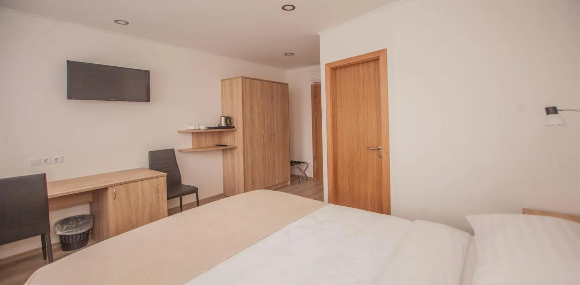 Bedroom, Bed in Biplan Hotel