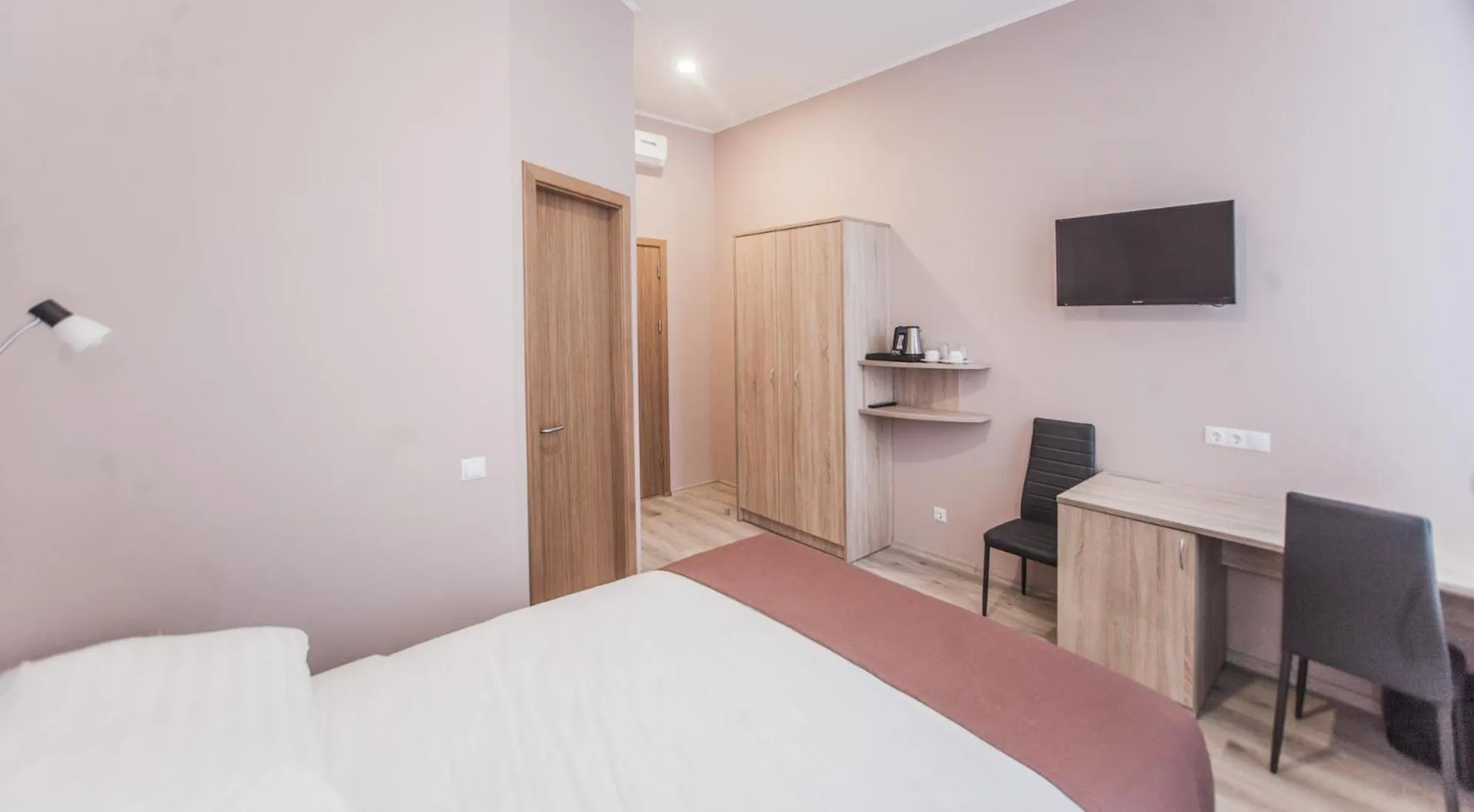 Bedroom, Bed in Biplan Hotel